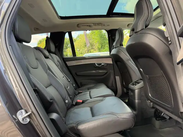 Volvo XC90 view 10