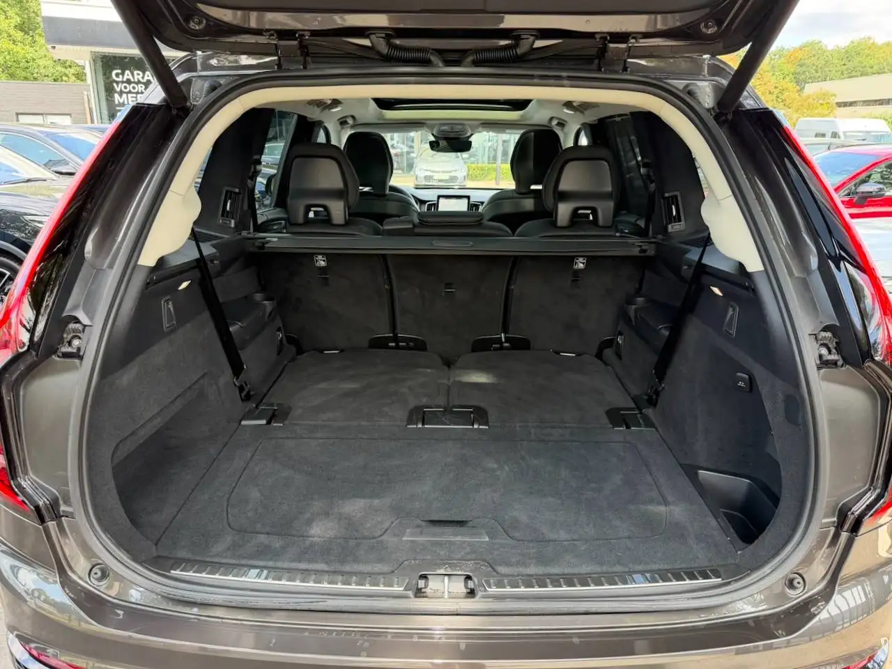 Volvo XC90 T8 ULTRA DARK MASSAGE GEKOELDE ZETELS PANO HARMAN KARDON — 12/22