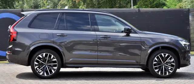 Volvo XC90 view 2