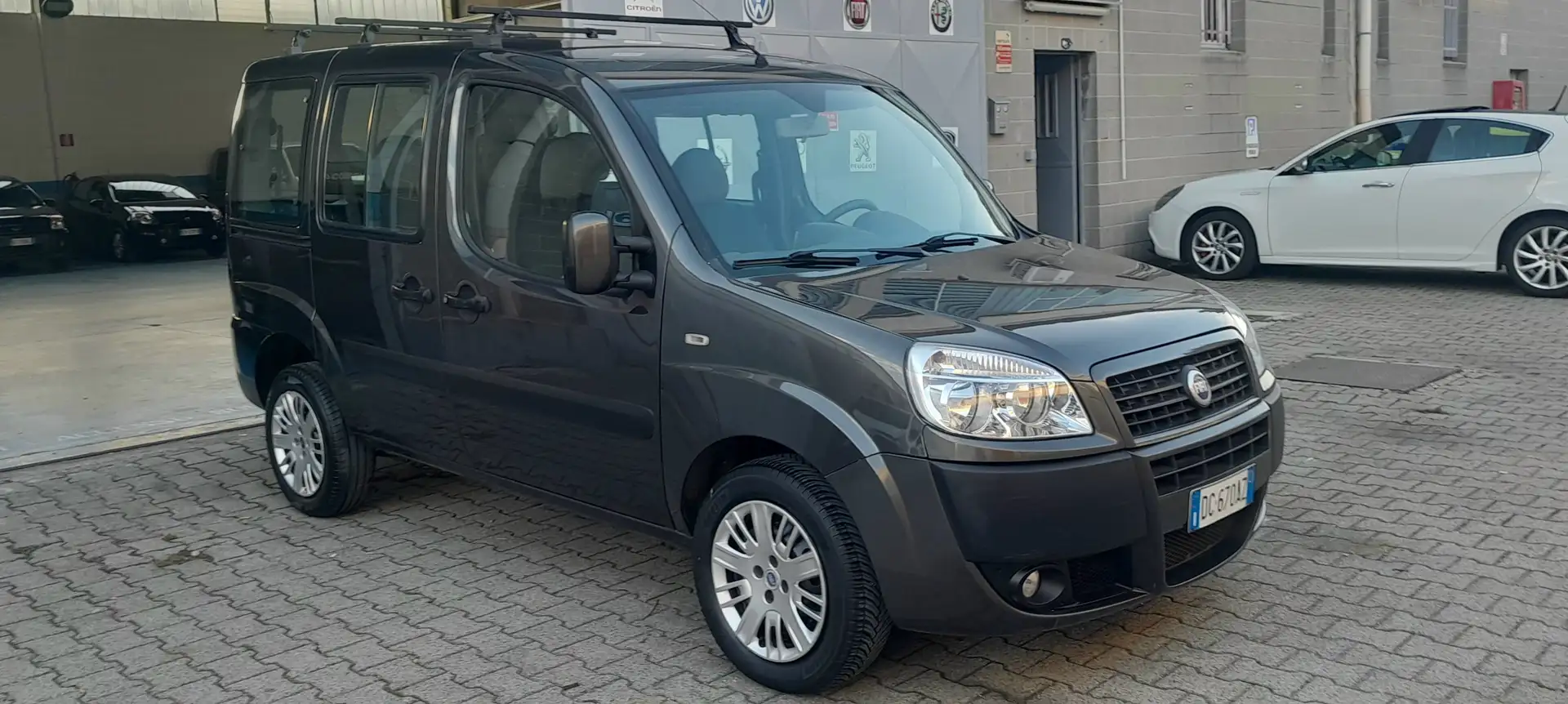 Fiat Doblo 1.4 Dynamic Grau - 1