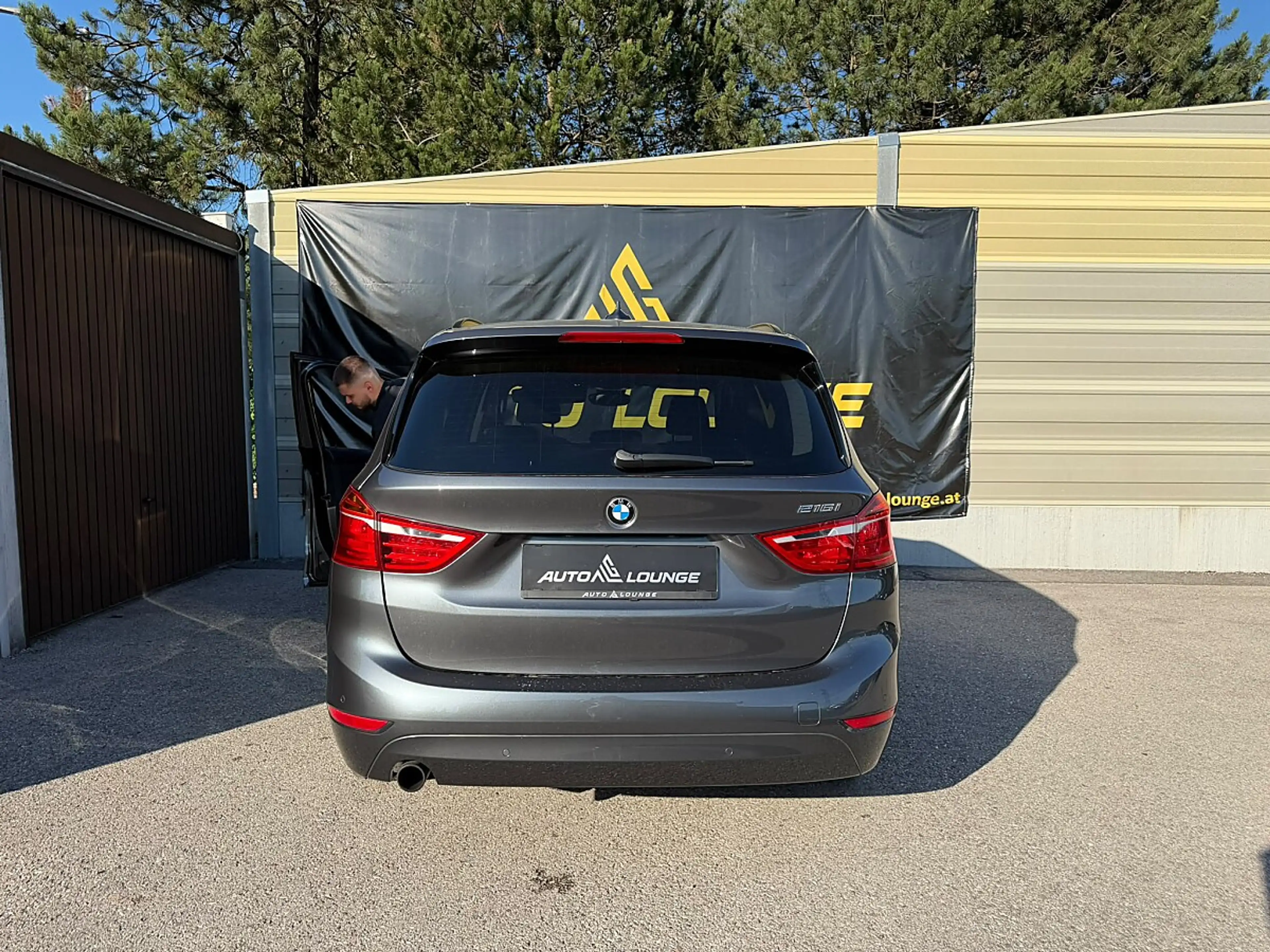 BMW 216 i Gran Tourer — photo 12