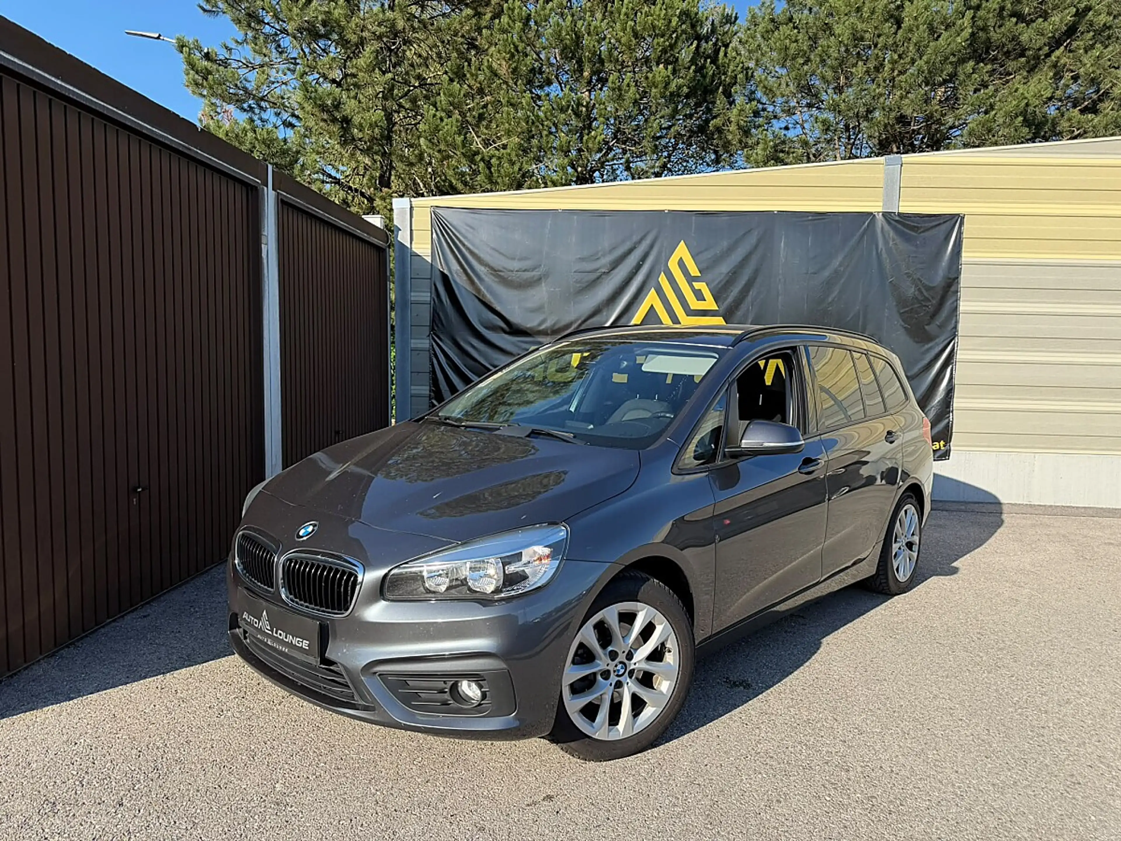 BMW 216 i Gran Tourer — photo 2