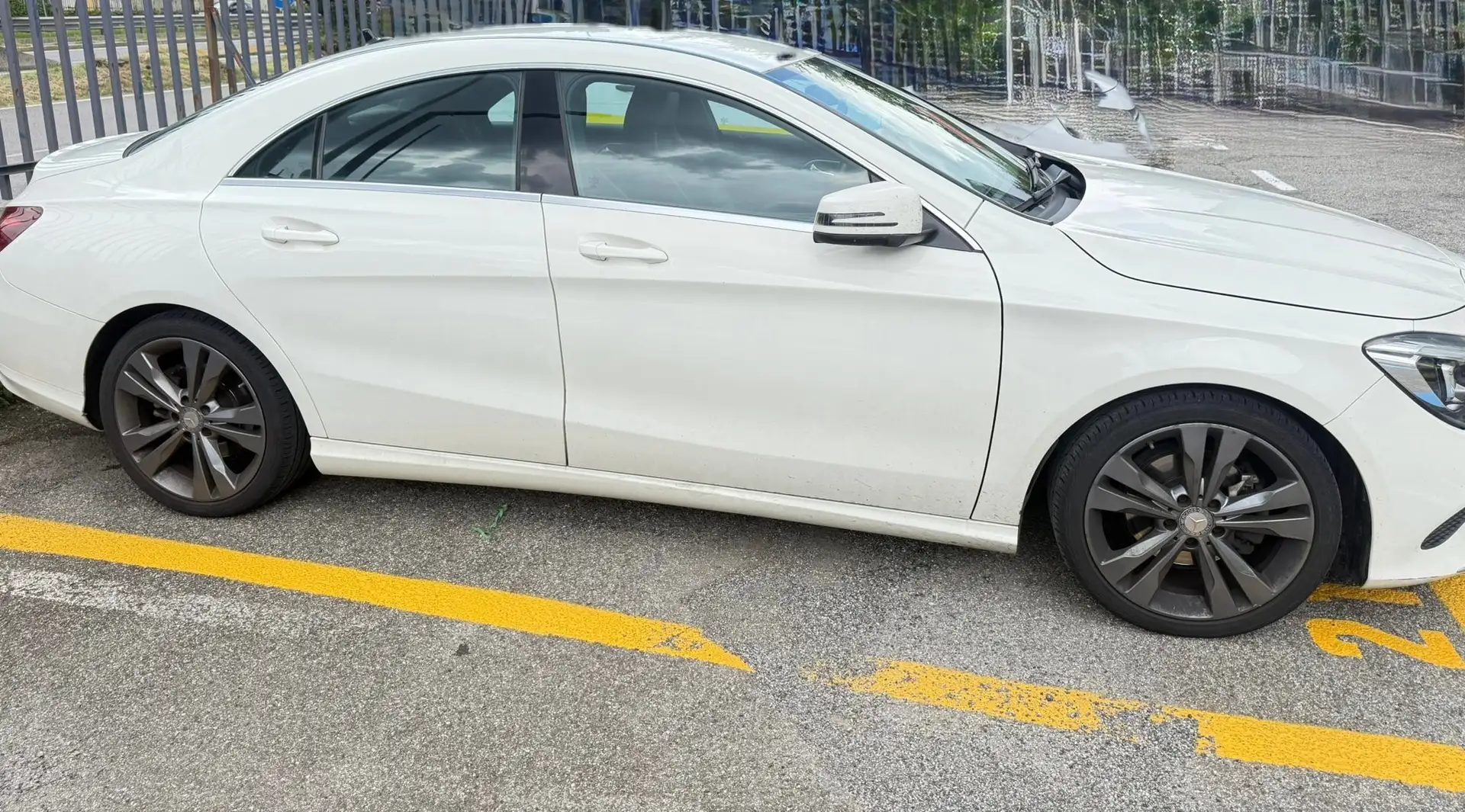 Mercedes-Benz CLA 180 d (cdi) Sport E6 Bianco - 1