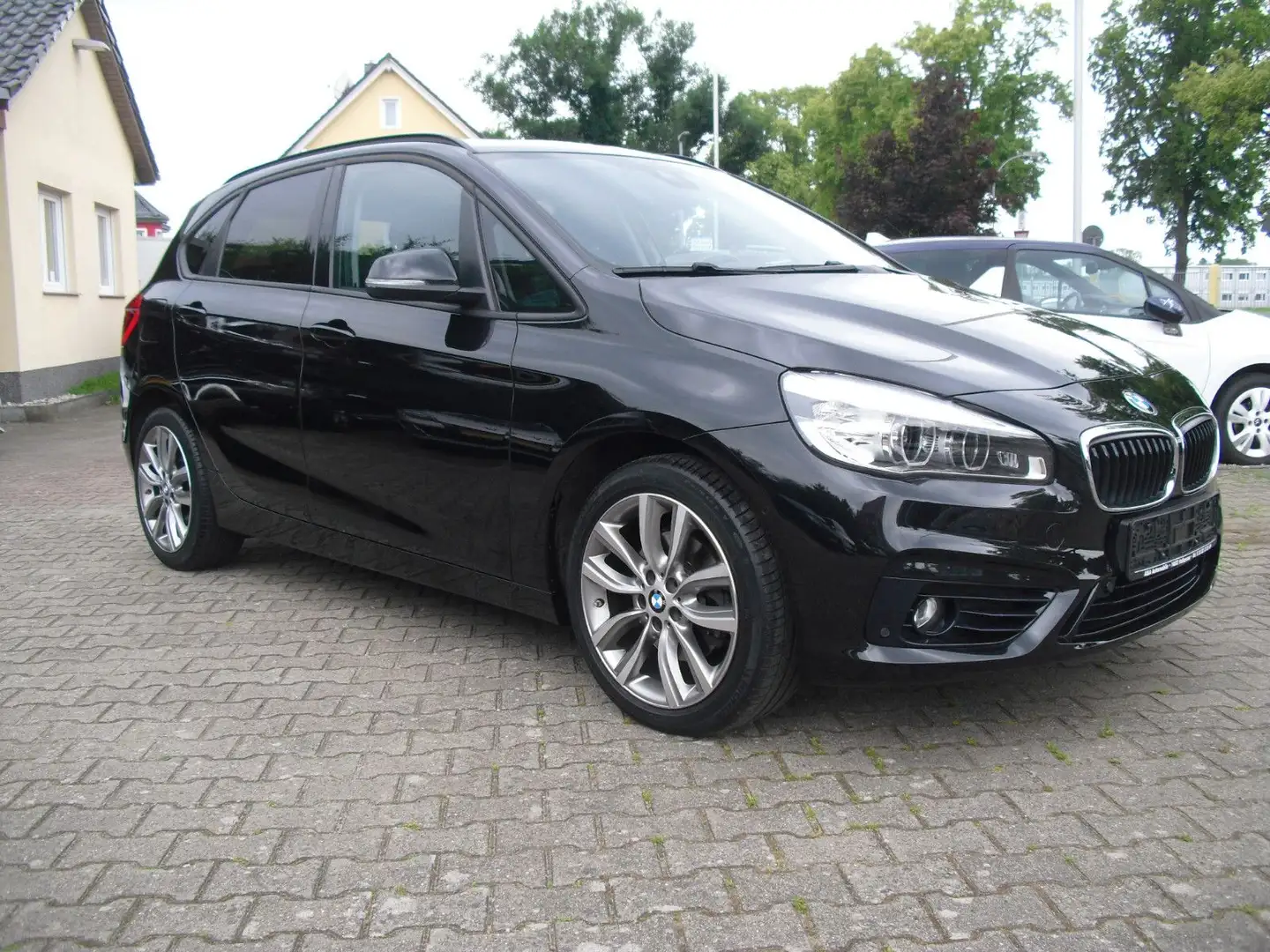 BMW 220 220 Active*Tourer*Sport Line*Head Up*Automatik Schwarz - 2