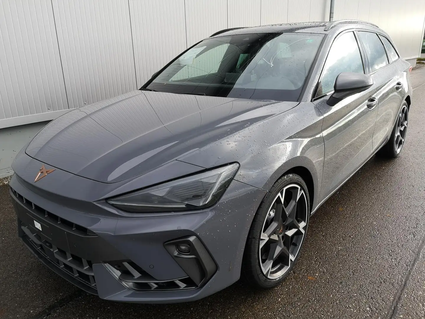 CUPRA Leon Kombi 2.0TSI DSG 4x4 AHK GV5 LED el. Hk Pano Grau - 1