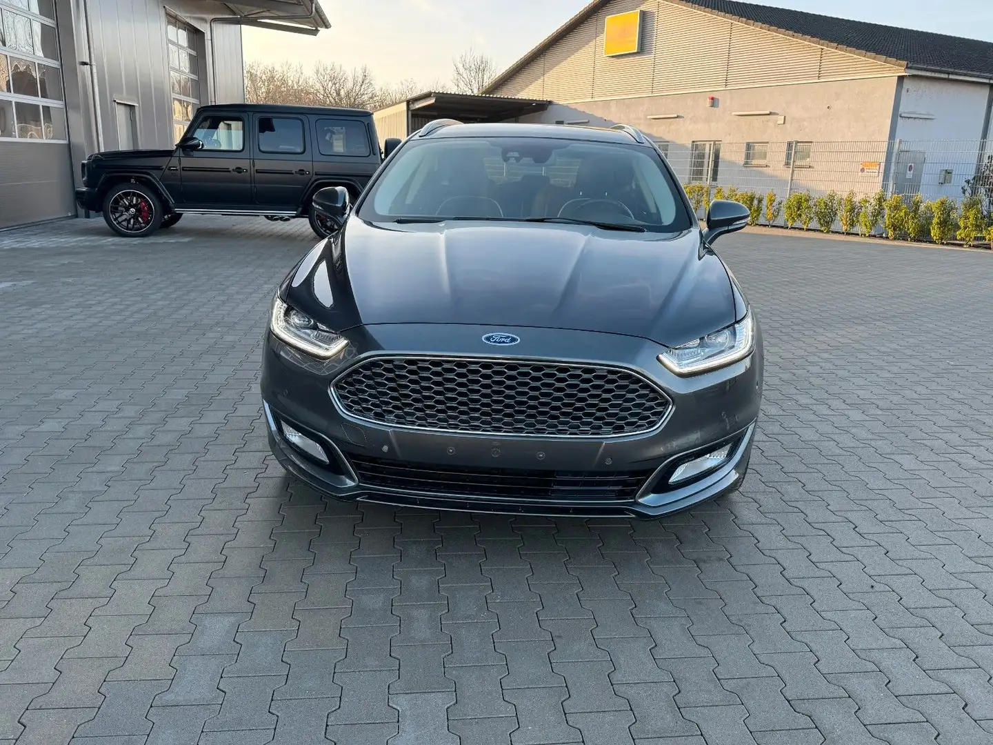 Ford Mondeo Turnier Vignale Grau - 2