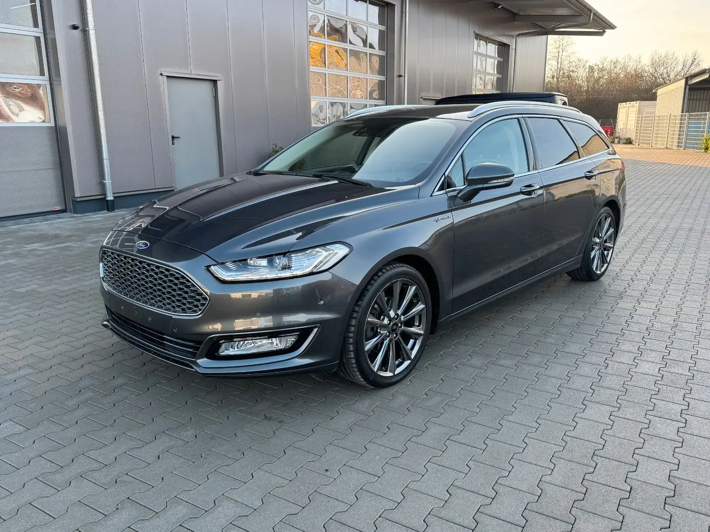 Ford Mondeo Turnier Vignale Grau - 1