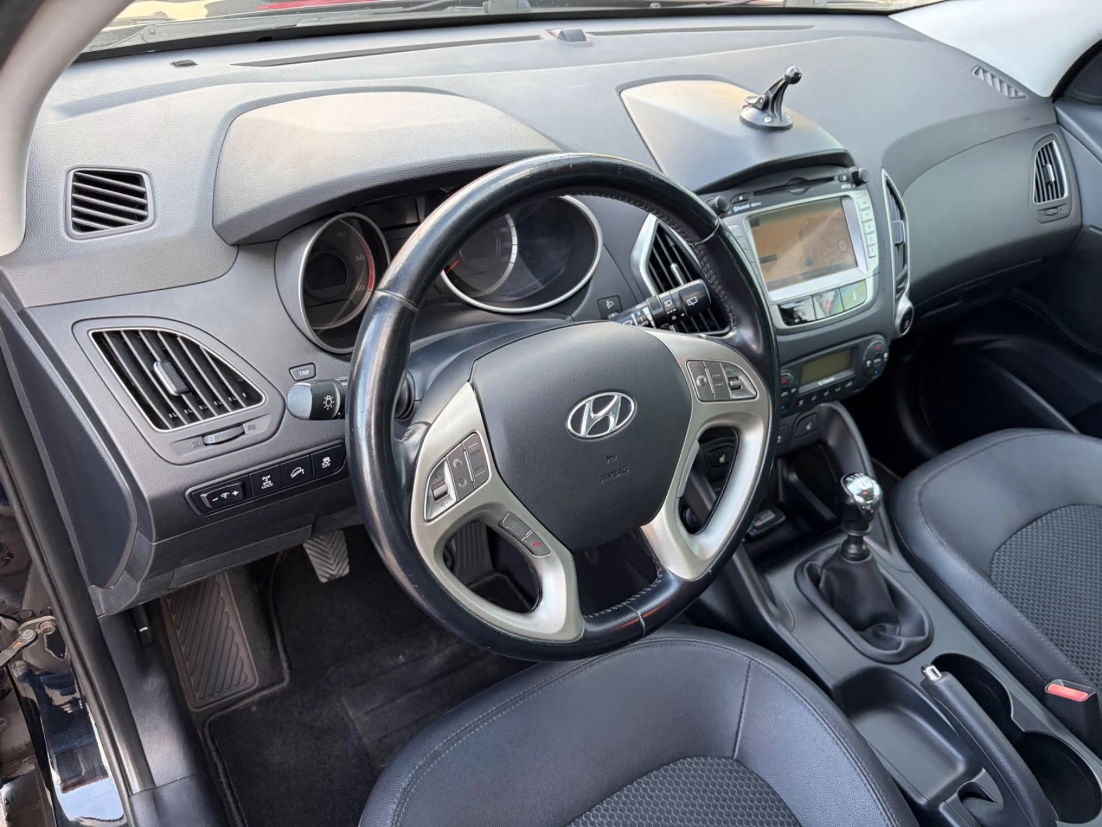 Hyundai iX35 2.0 CRDi Style 4WD*NAVI*R-CAM*ALU*AHK*TEMPO — photo 14