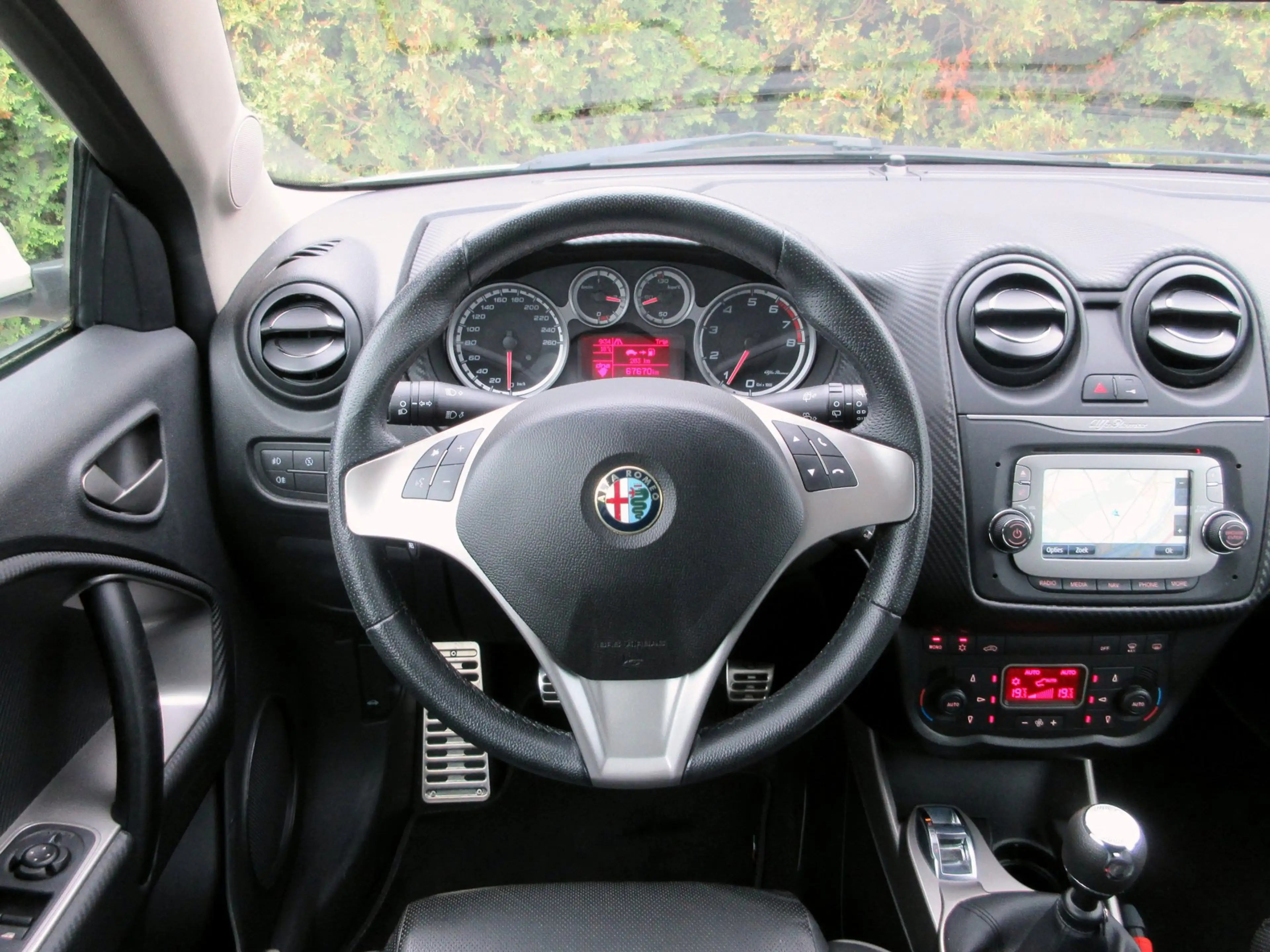 Alfa Romeo MiTo 0.9 TwinAir Esclusivo * Leder * Navi * — photo 9