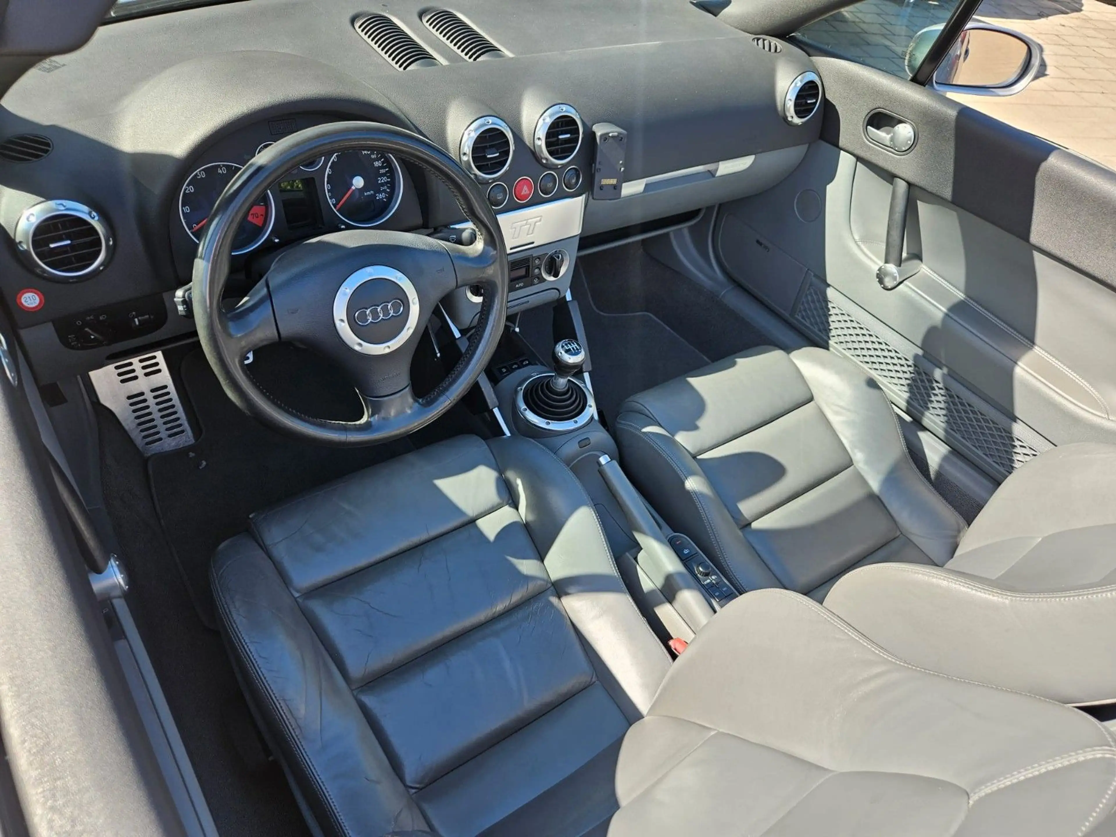 Audi TT Coupe/Roadster 1.8 T Roadster quattro — photo 14