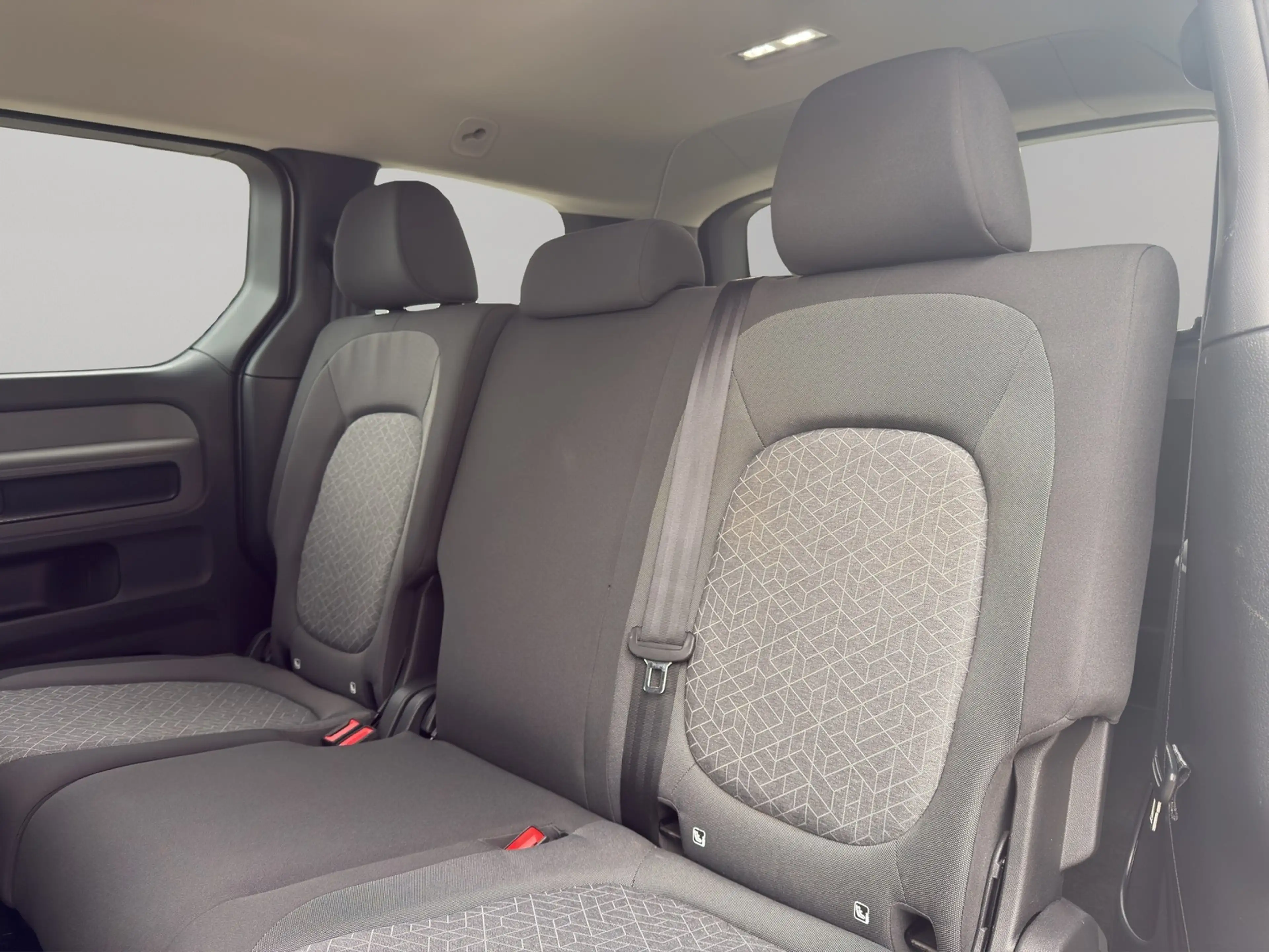 Volkswagen ID. Buzz Pro kurzer Radstand 210 kW (286 PS) Heckantrieb... — photo 13