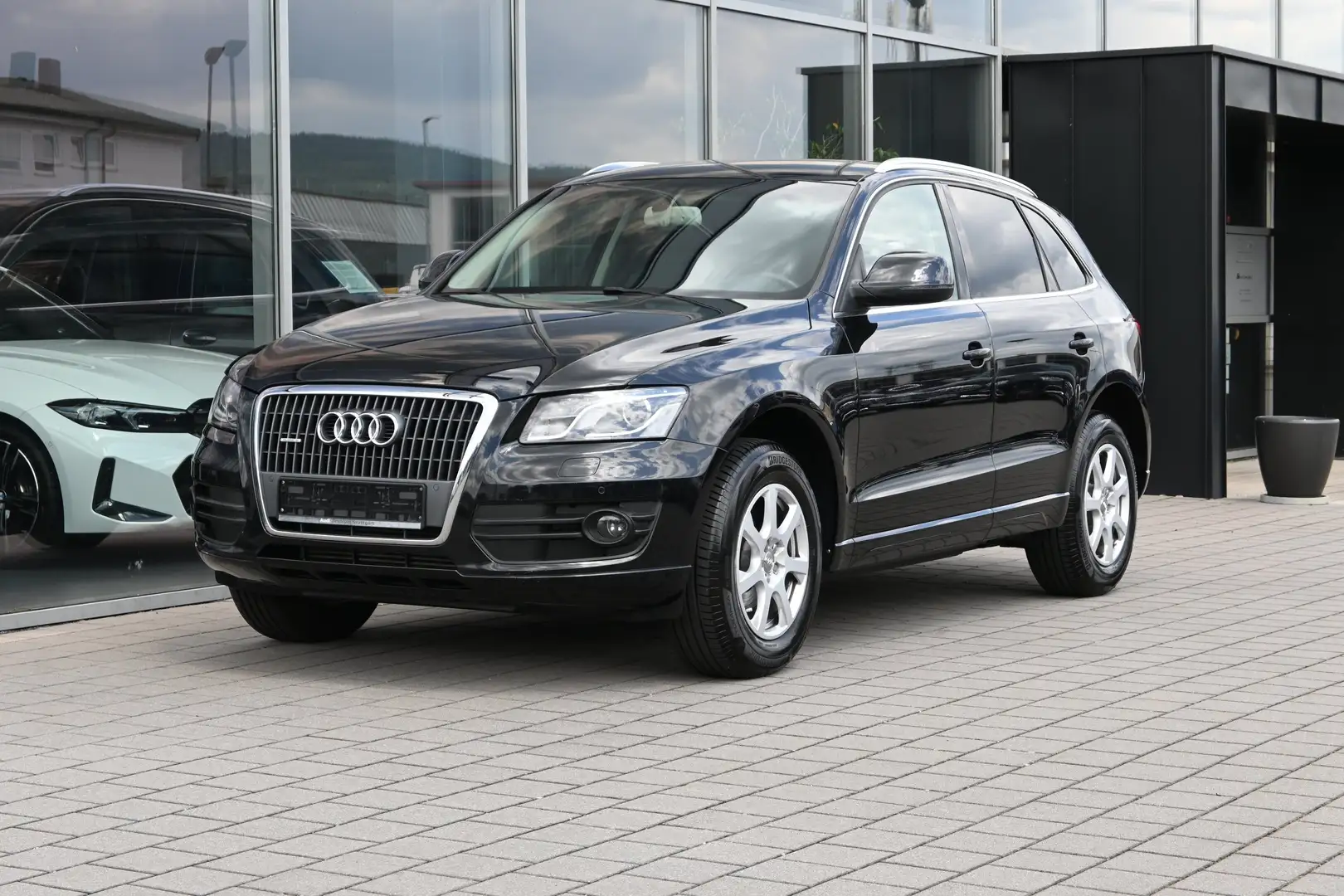 Audi Q5 2.0 TDI quattro 6-Gang *STANDHEIZUNG*XENON* Black - 1
