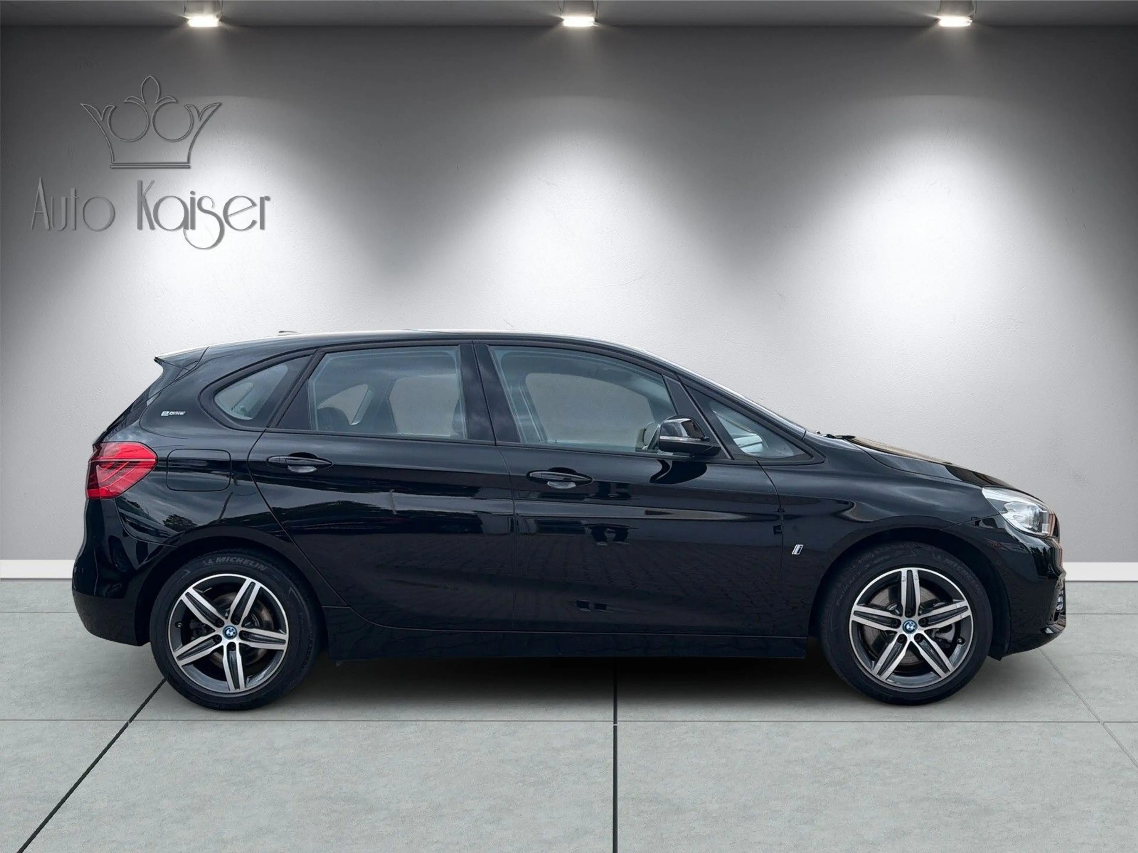 BMW 225 xe Tourer Sport Line Hybrid 1.HAND/8-FACH/SHZ — photo 4