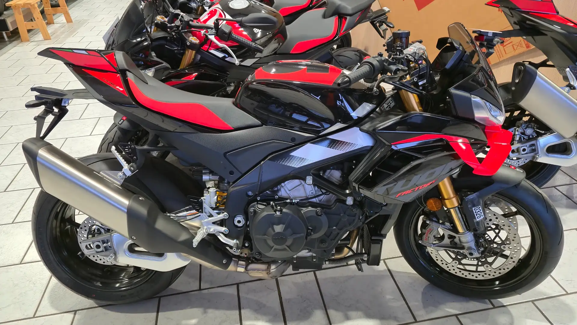 Aprilia Tuono 1100 FACTORY ABS EURO 5 + Nero - 1