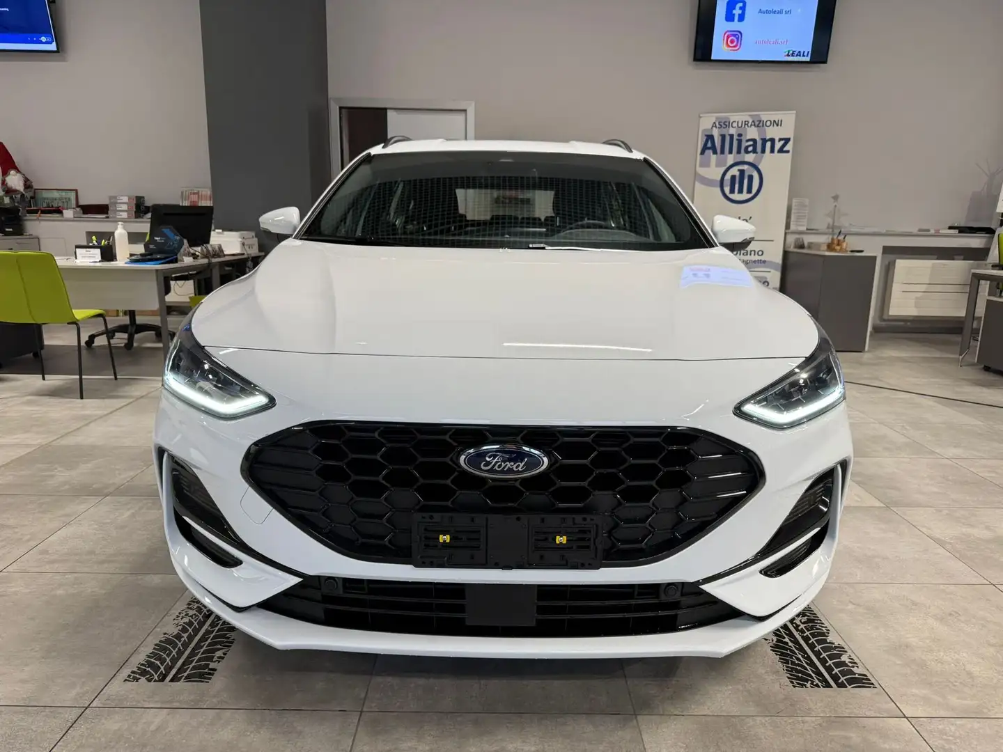 Ford Focus Focus 1.0 EcoBoost Hybrid 155 CV Powershift SW ST Bianco - 2