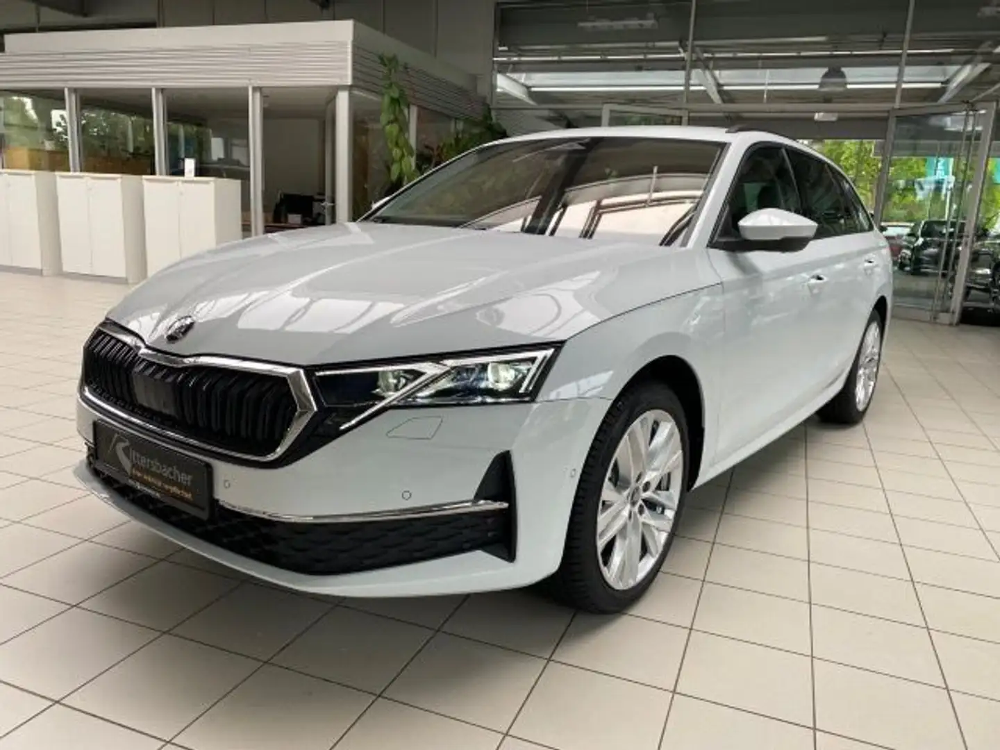 Skoda Octavia Combi Selection 1,5 TSI mHEV 110 kW 7-Ga Weiß - 2