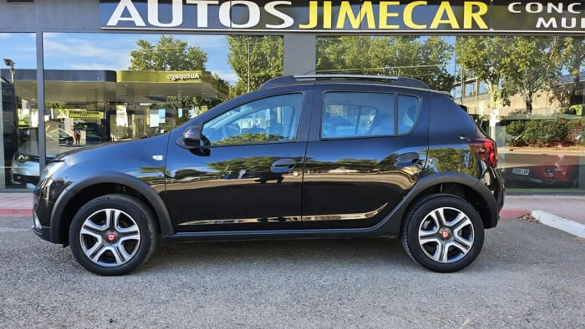 Dacia Sandero 0.9 TCE Stepway Comfort 66kW Černá - 2
