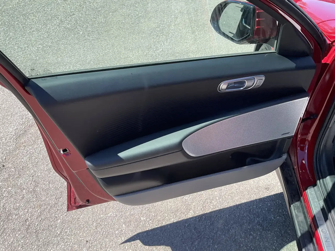 Hyundai IONIQ 6 снимка Hyundai IONIQ 6