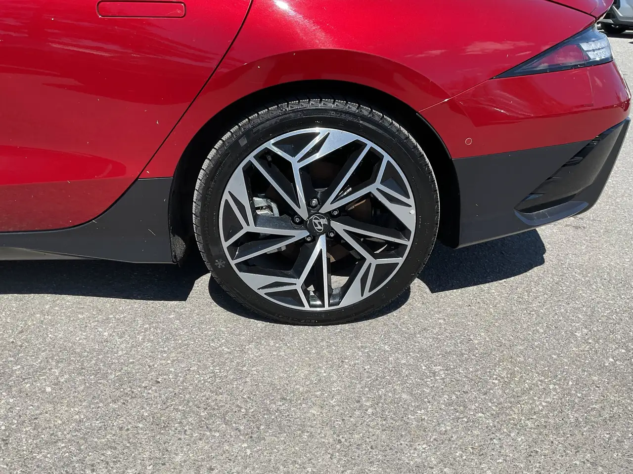 Hyundai IONIQ 6 снимка Hyundai IONIQ 6