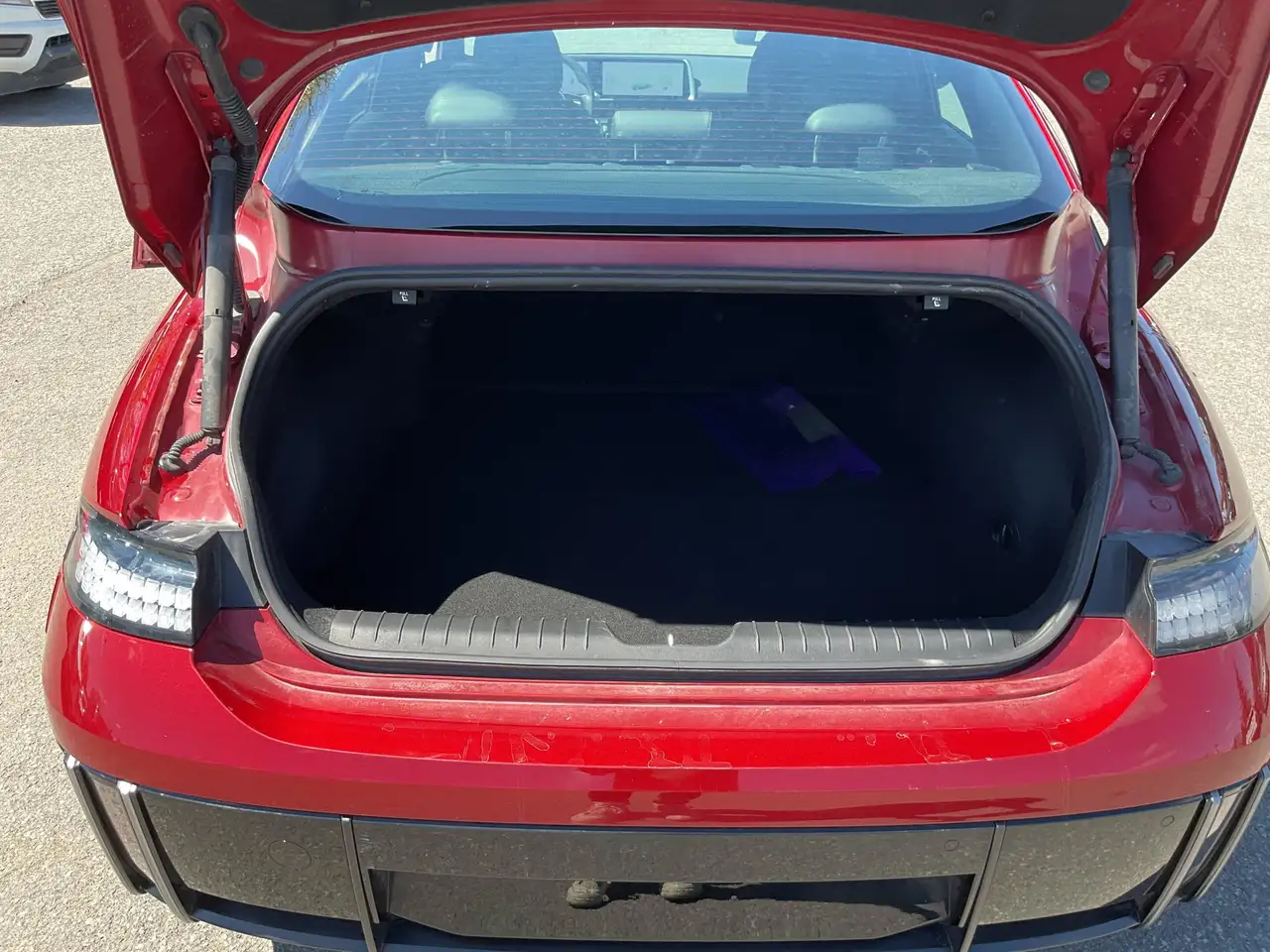 Hyundai IONIQ 6 снимка Hyundai IONIQ 6