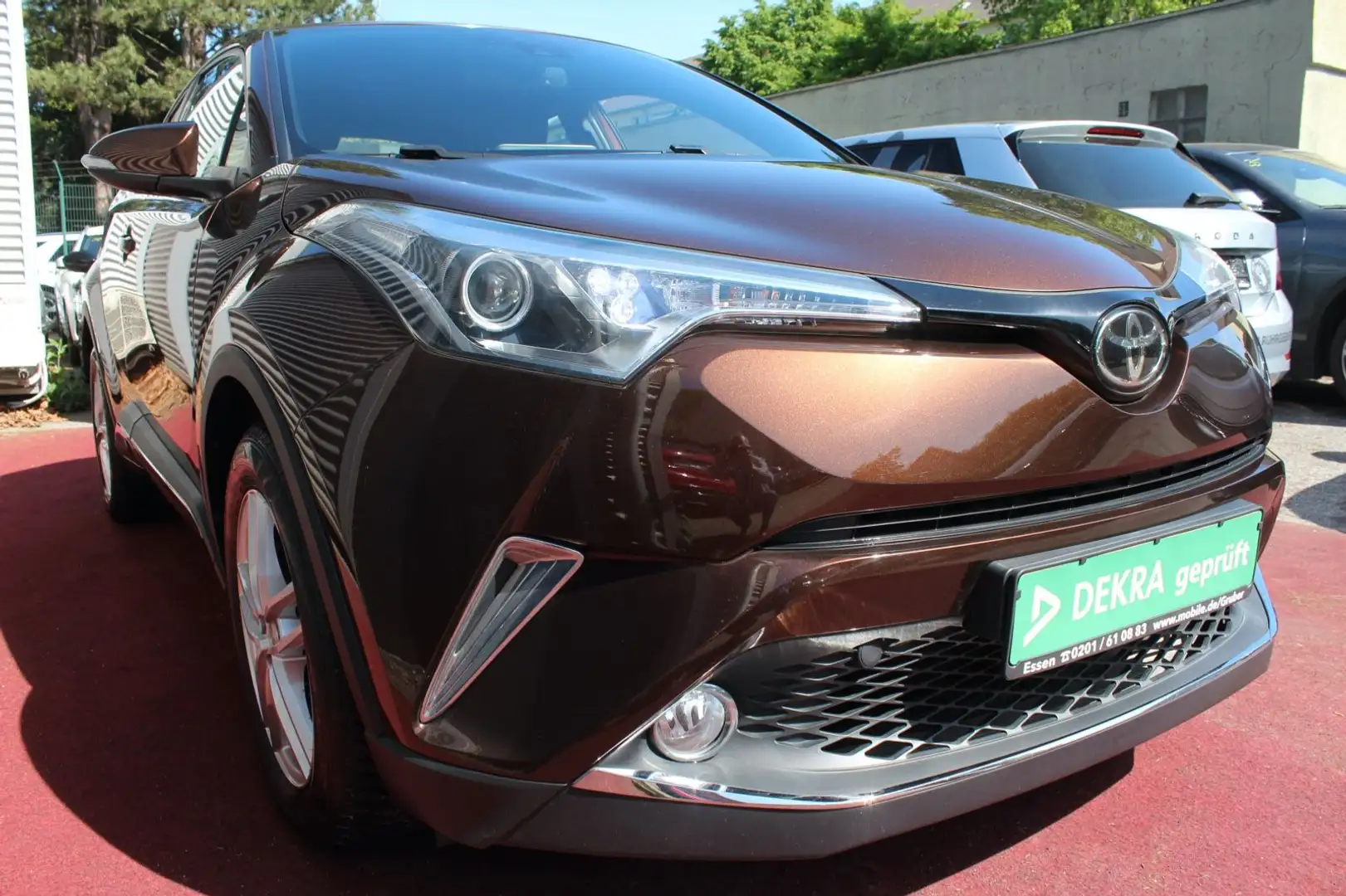Toyota C-HR FLOW 4WD AUTOMATIK KLIMA 17.ZOLL ALU Braun - 2