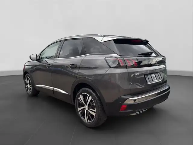 Peugeot 3008 view 3