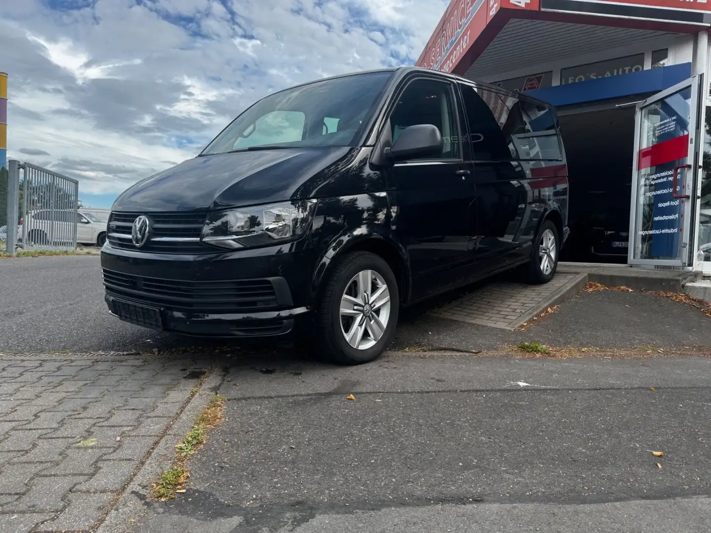 Volkswagen T6 Transporter Bus Multivan Trendline 4Motion Schwarz - 2
