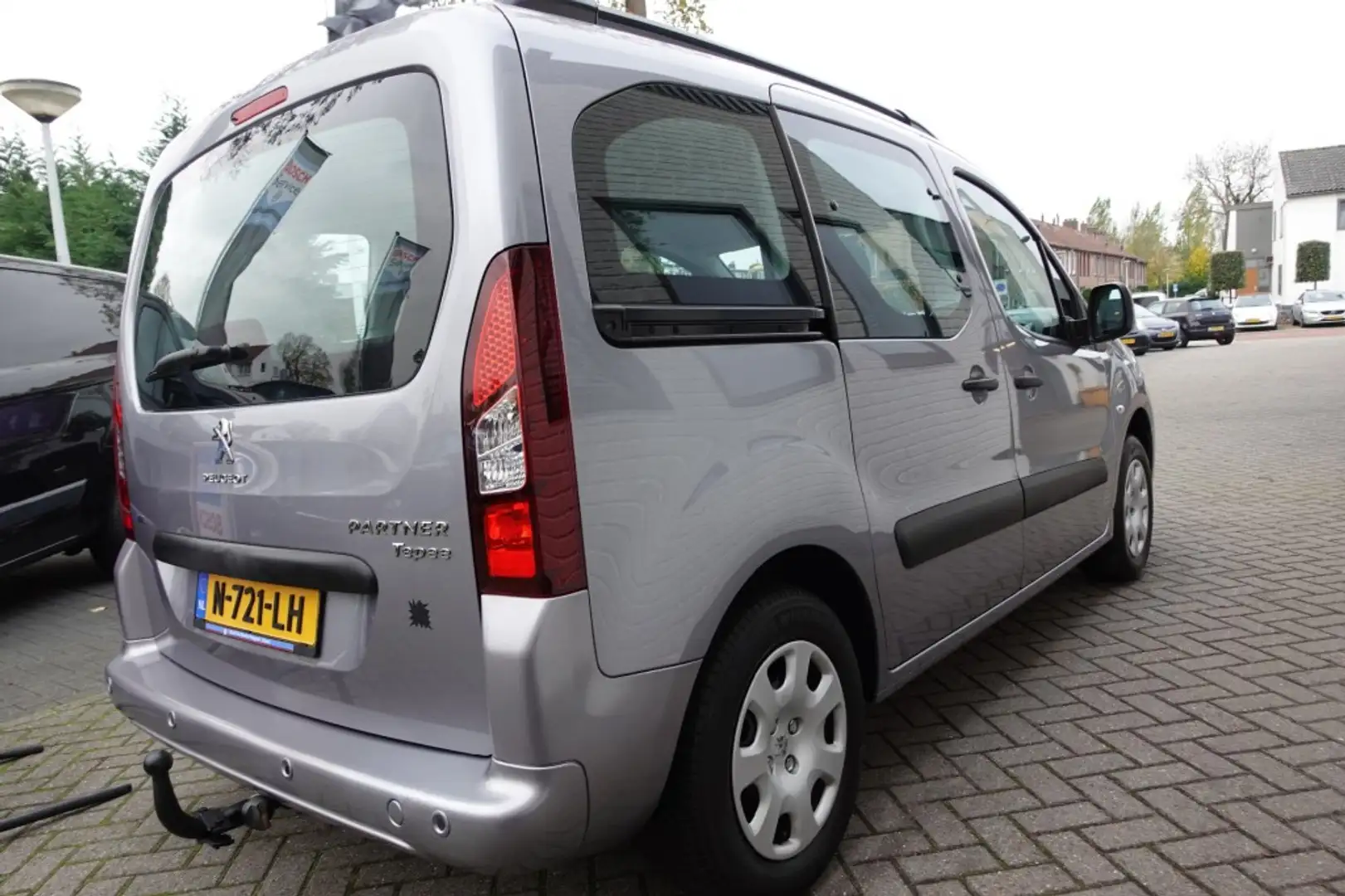 Peugeot Partner TEPEE ACTIVE 1.2 PURETECH 110 Grijs - 2