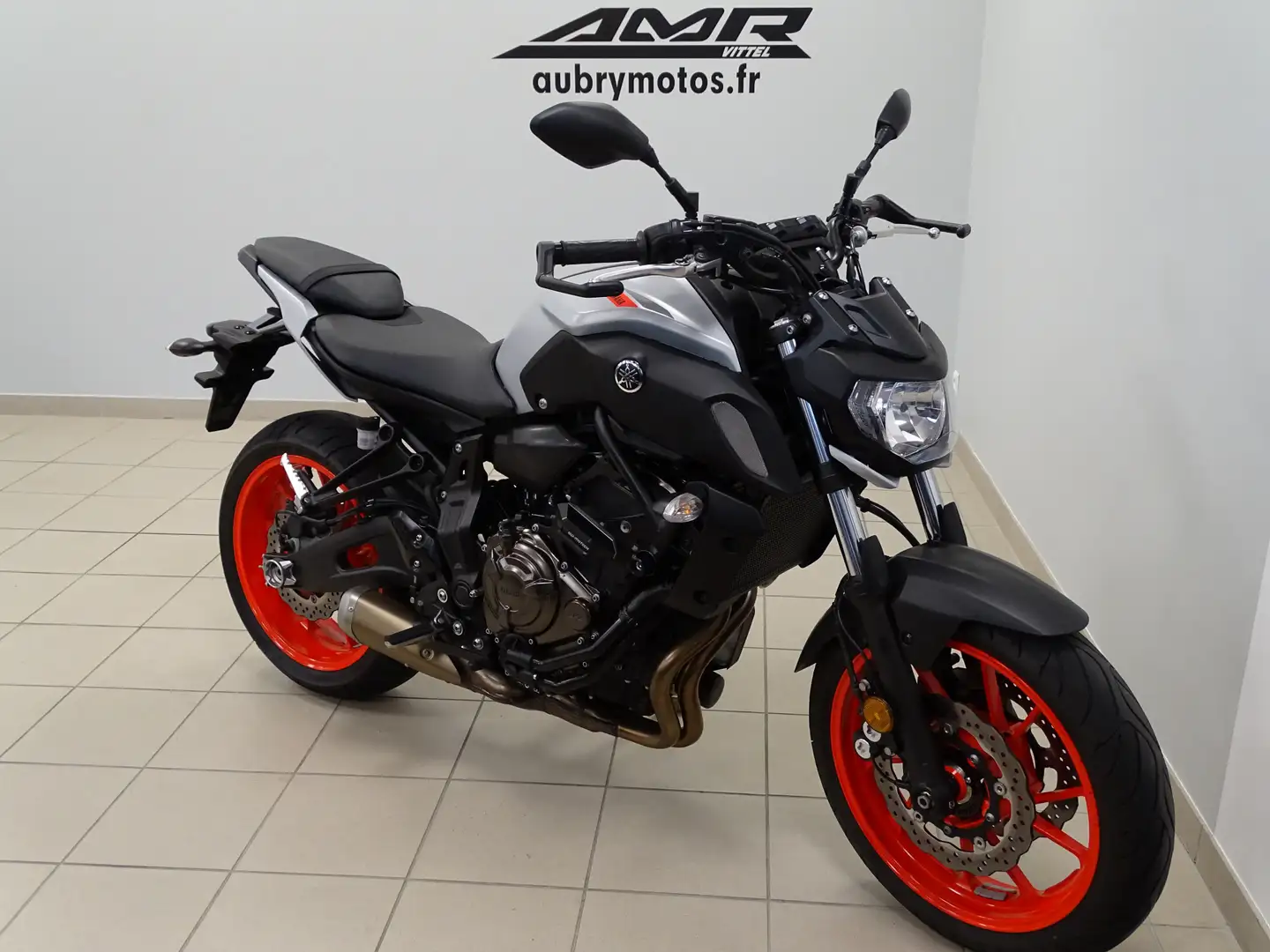 Yamaha MT-07 Gris - 1