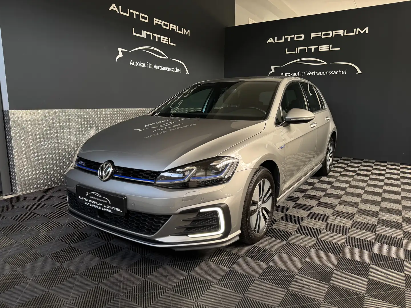 Volkswagen Golf GTE 1.4 TSI-LED-DSG-AHK-SCHECKHEFT-1.HAND-GEPFLEGT-TOP Gris - 1