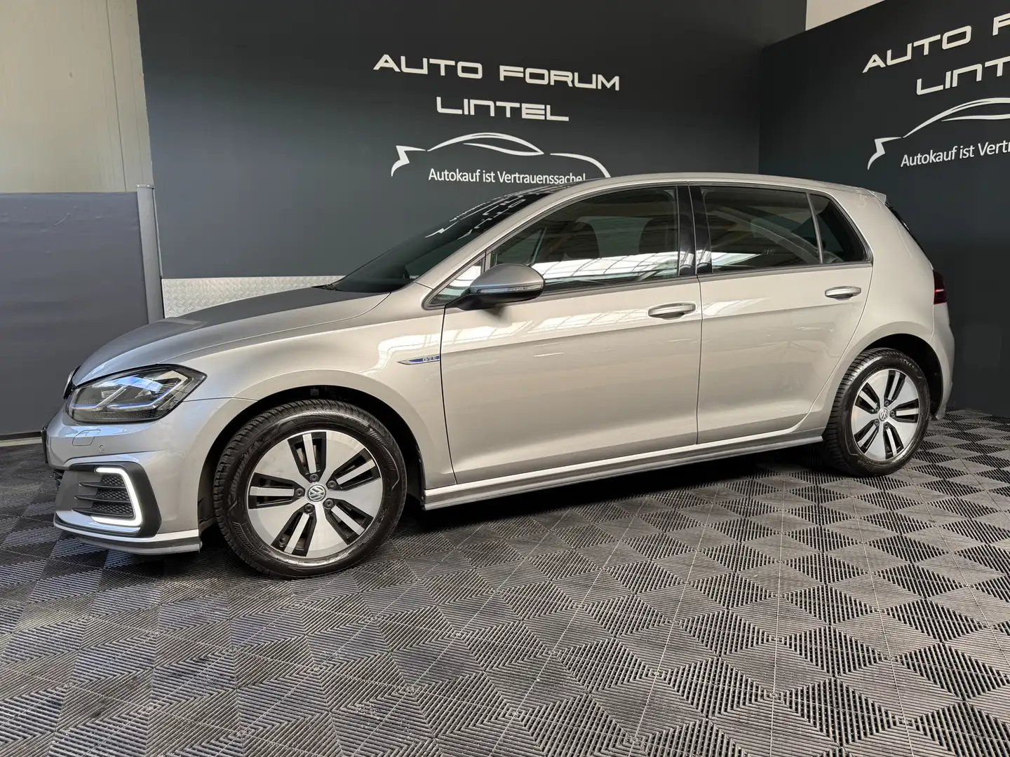 Volkswagen Golf GTE 1.4 TSI-LED-DSG-AHK-SCHECKHEFT-1.HAND-GEPFLEGT-TOP Gris - 2