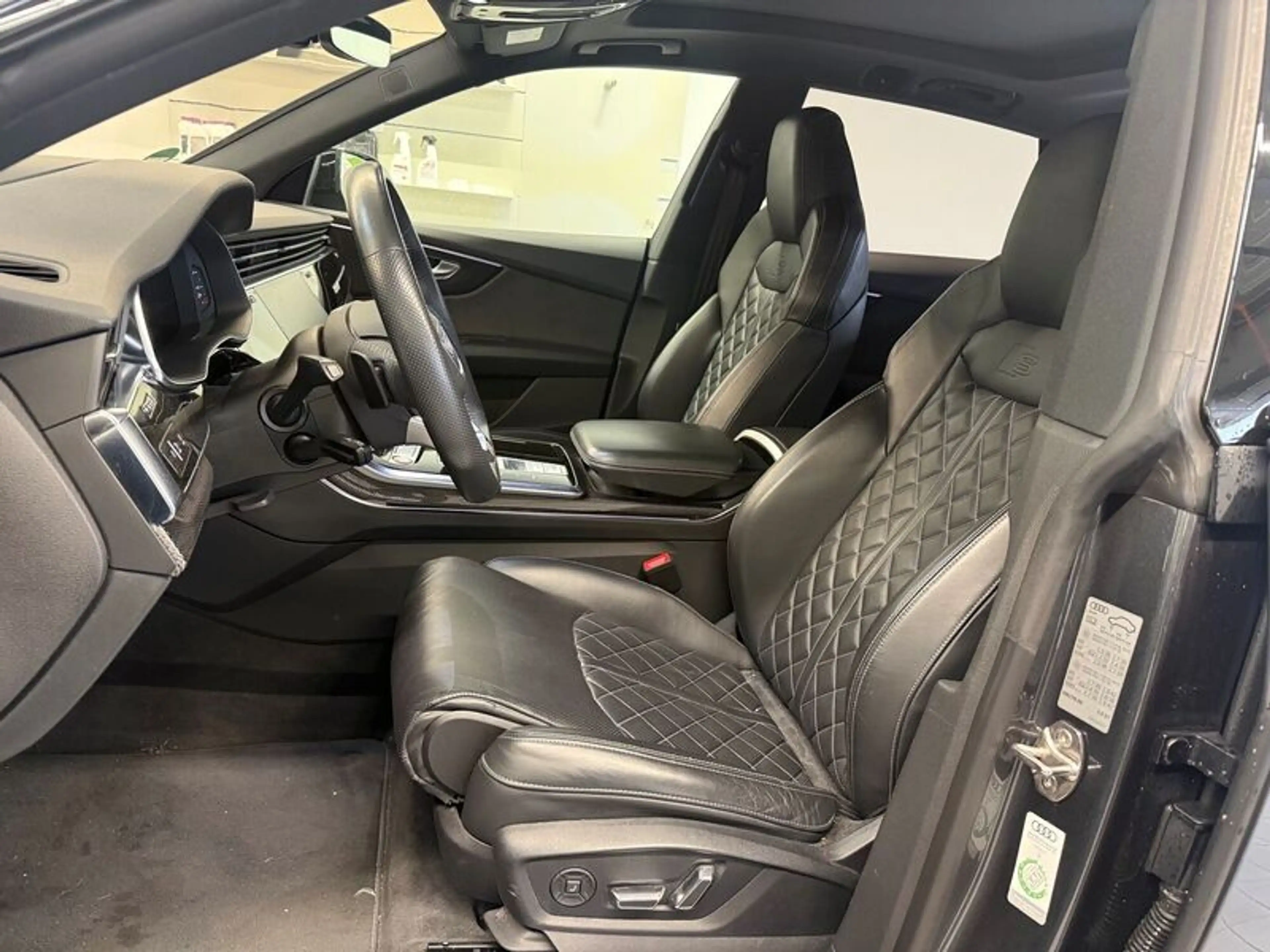 Audi SQ8 4.0 TDI Matrix S-Sitze Carbon Pano B&O HUD 22" — photo 6