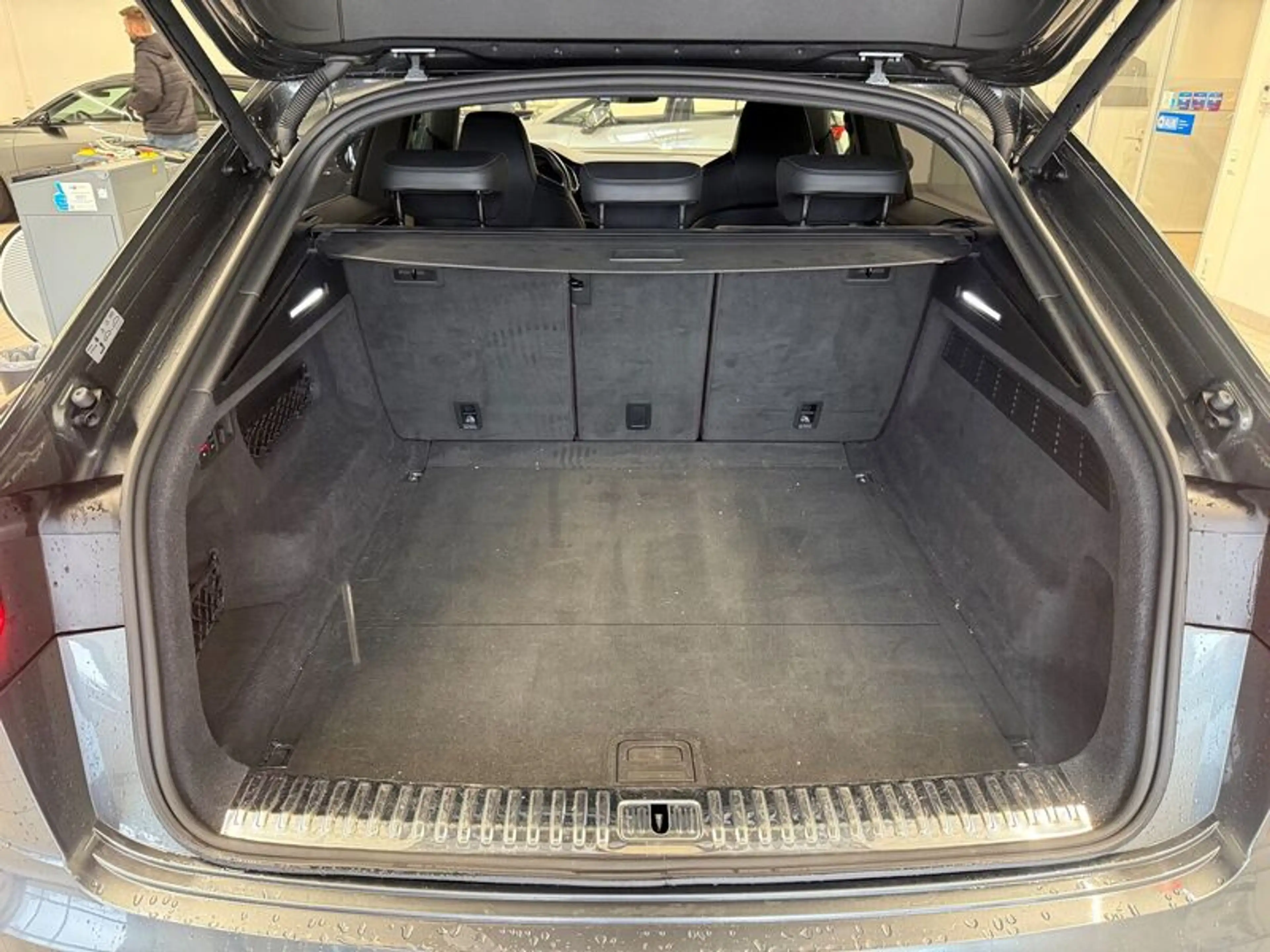 Audi SQ8 4.0 TDI Matrix S-Sitze Carbon Pano B&O HUD 22" — photo 9