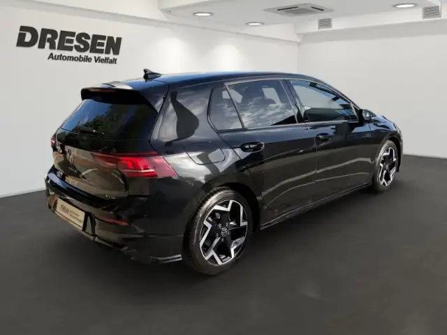 Volkswagen Golf view 3