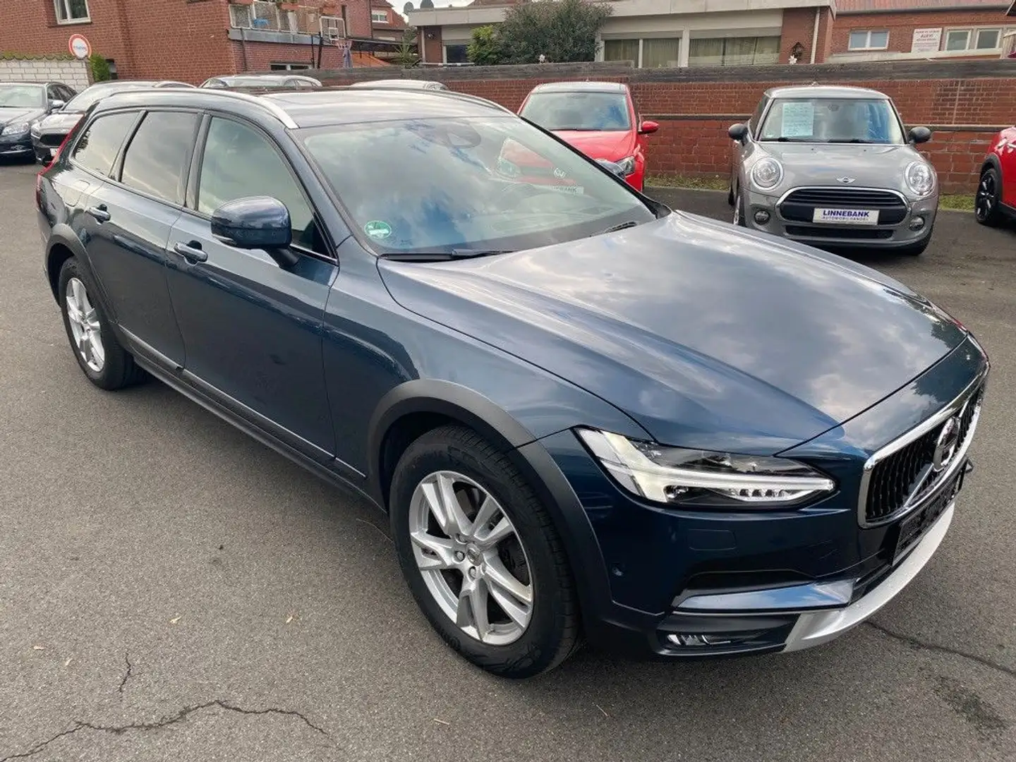 Volvo V90 Cross Country D 5 AWD Standh./AHK/Panorama Bleu - 1