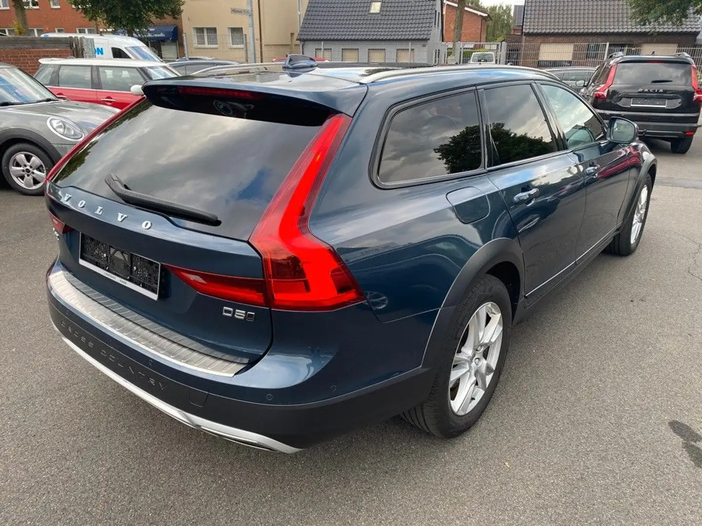 Volvo V90 Cross Country D 5 AWD Standh./AHK/Panorama Bleu - 2