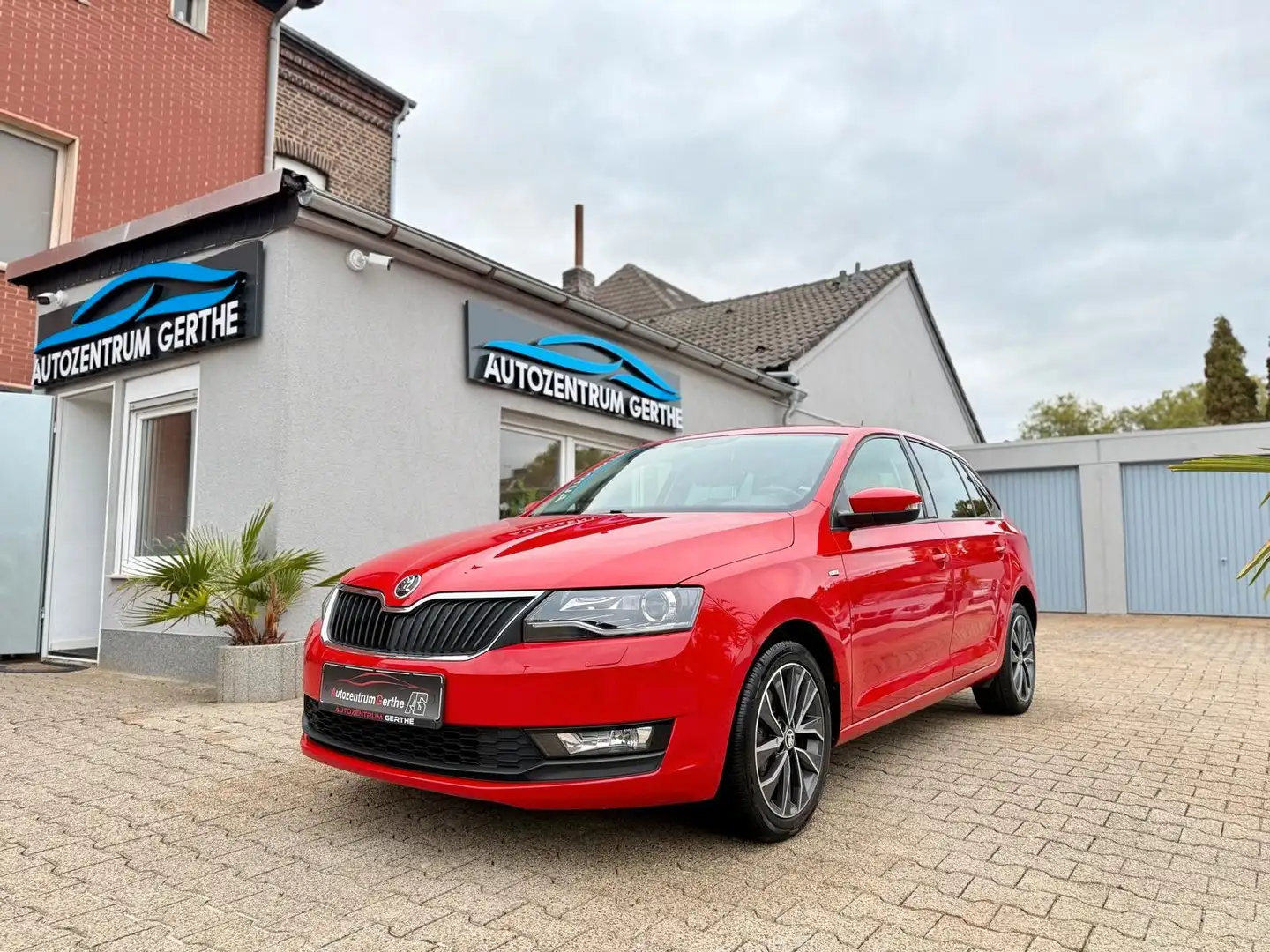 Skoda Rapid/Spaceback Spaceback Drive *Xenon*CarPlay*SHZ*PDC*DAB Rot - 1