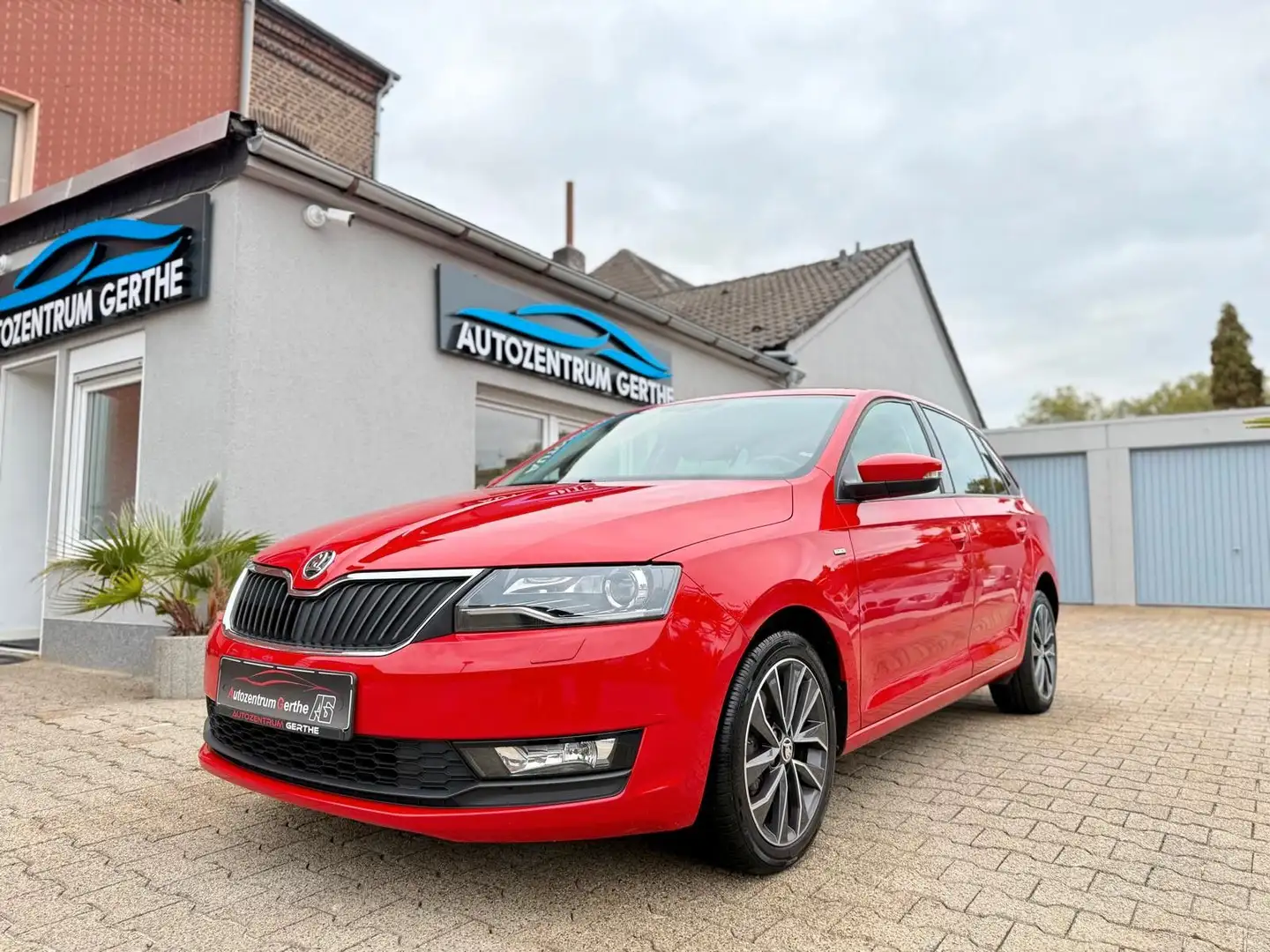 Skoda Rapid/Spaceback Spaceback Drive *Xenon*CarPlay*SHZ*PDC*DAB Rot - 2