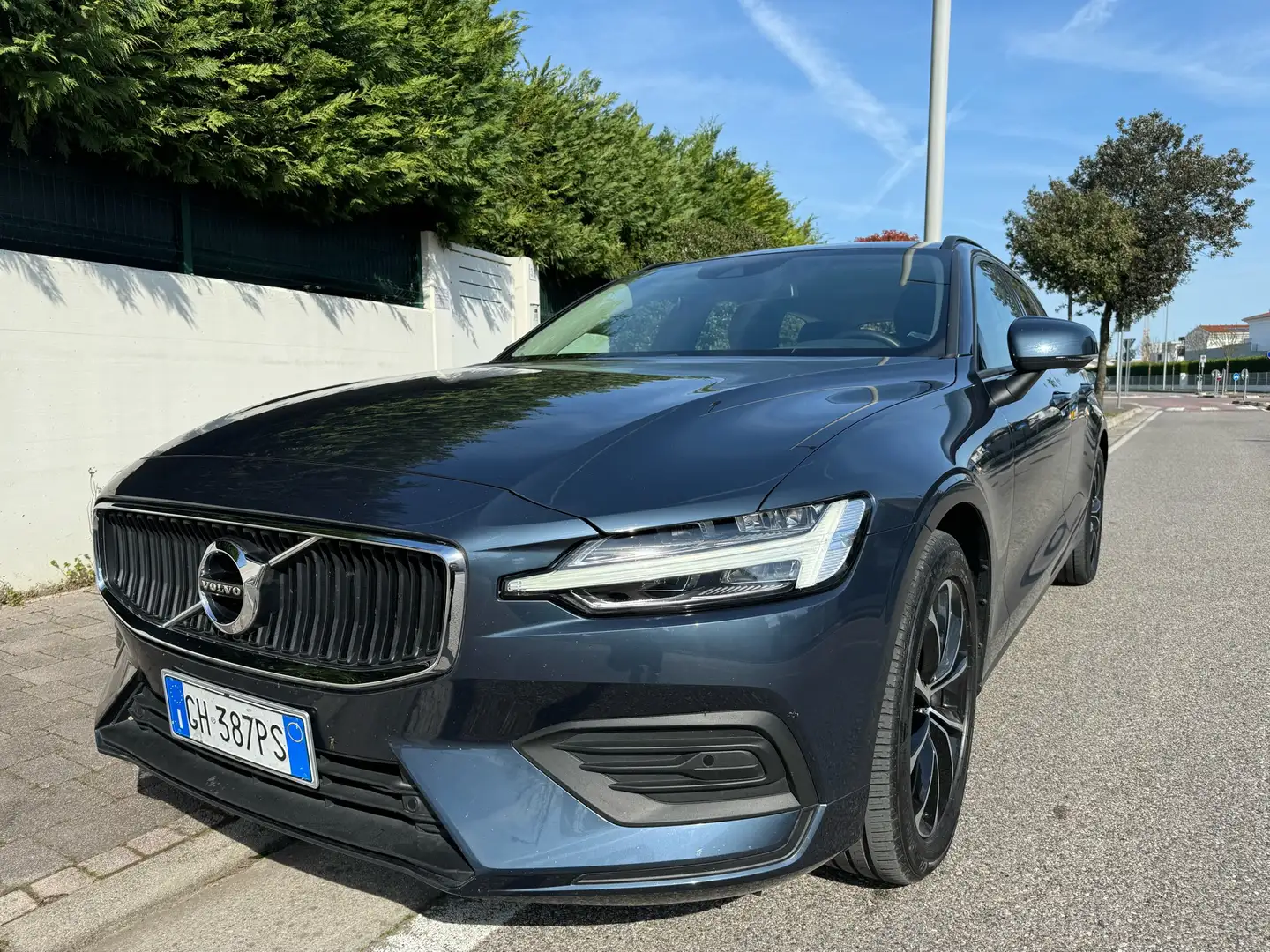 Volvo V60 2.0 b4 Momentum Business Pro IBRIDA DIESEL Blu/Azzurro - 2