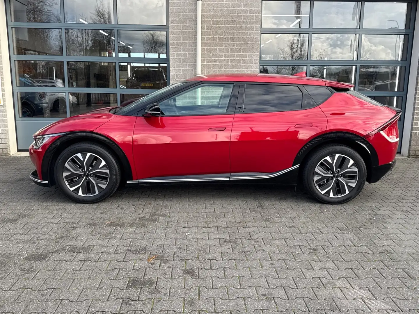 Kia EV6 Plus 77.4 kWh | AFN.TREKHAAK | LEDER | Rood - 2
