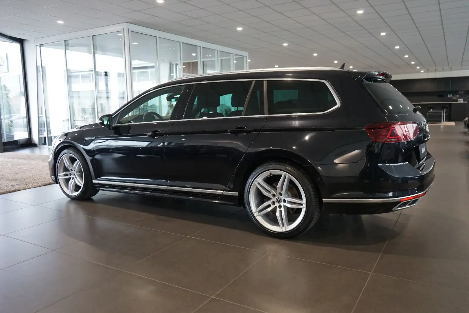 Volkswagen Passat Variant 2.0 TDI | 3 x R-Line | Pano | AHK Schwarz - 2