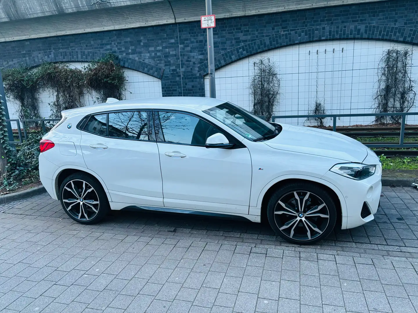 BMW X2 M X2 sDrive18d Aut. M Sport X Weiß - 1