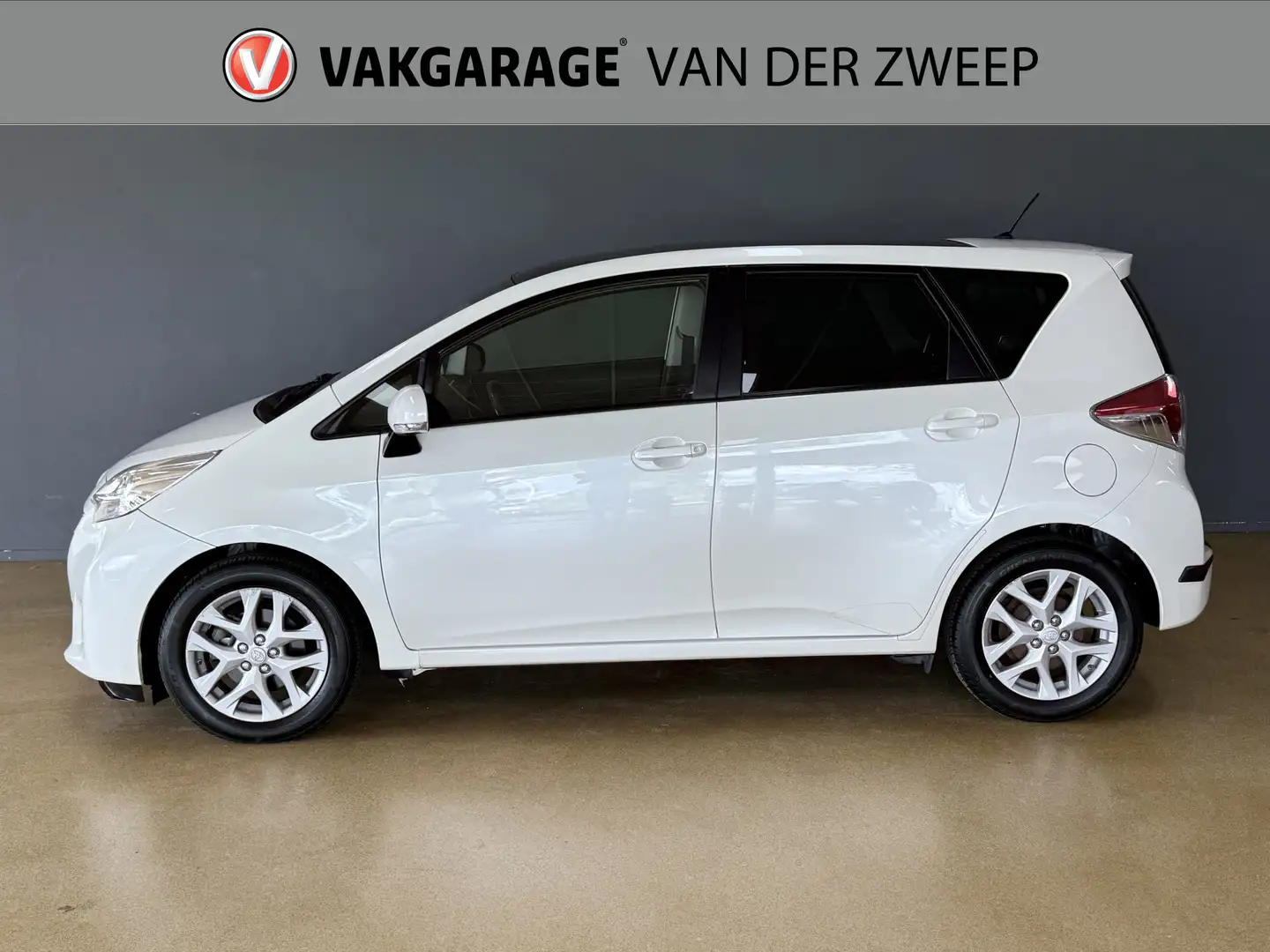 Toyota Verso-S 1.3 VVT-i Dynamic | Airco | Navi Wit - 2
