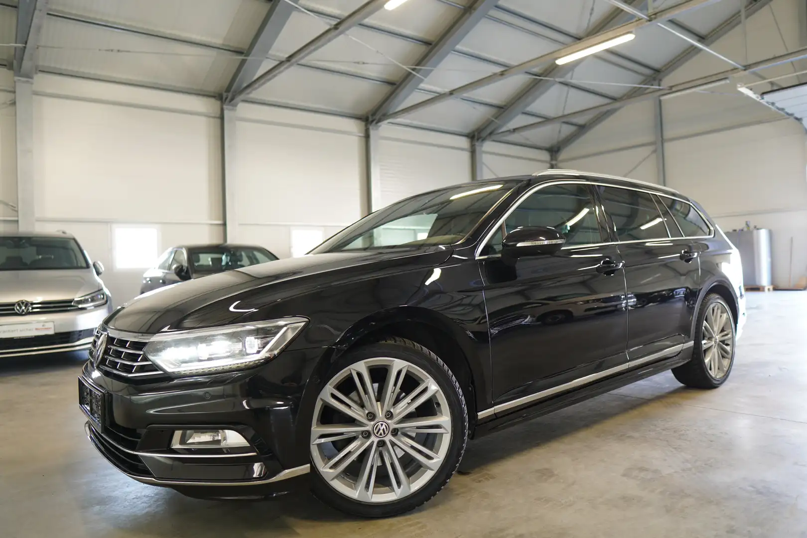 Volkswagen Passat Variant Passat Variant Highline 1,5 TSI DSG  R-Line VOLL Schwarz - 1