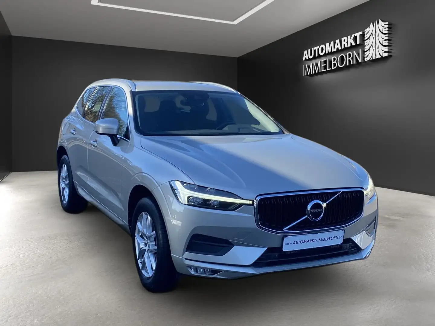 Volvo XC60 Momentum Pro AWD AHK*H&K*LED*Navi*Kamera Silber - 2