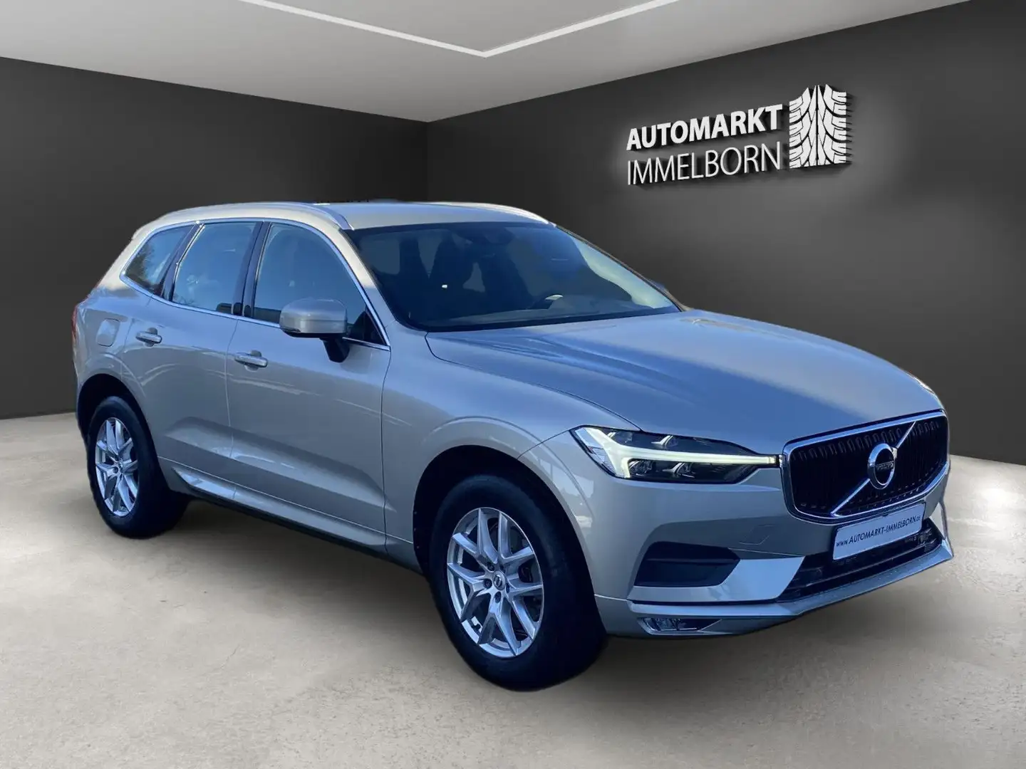 Volvo XC60 Momentum Pro AWD AHK*H&K*LED*Navi*Kamera Silber - 1