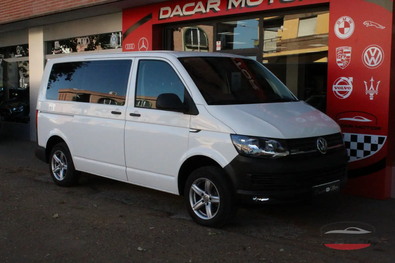 Volkswagen Transporter Kombi Business 2.0TDI SCR BMT Largo 4M Blanco - 1