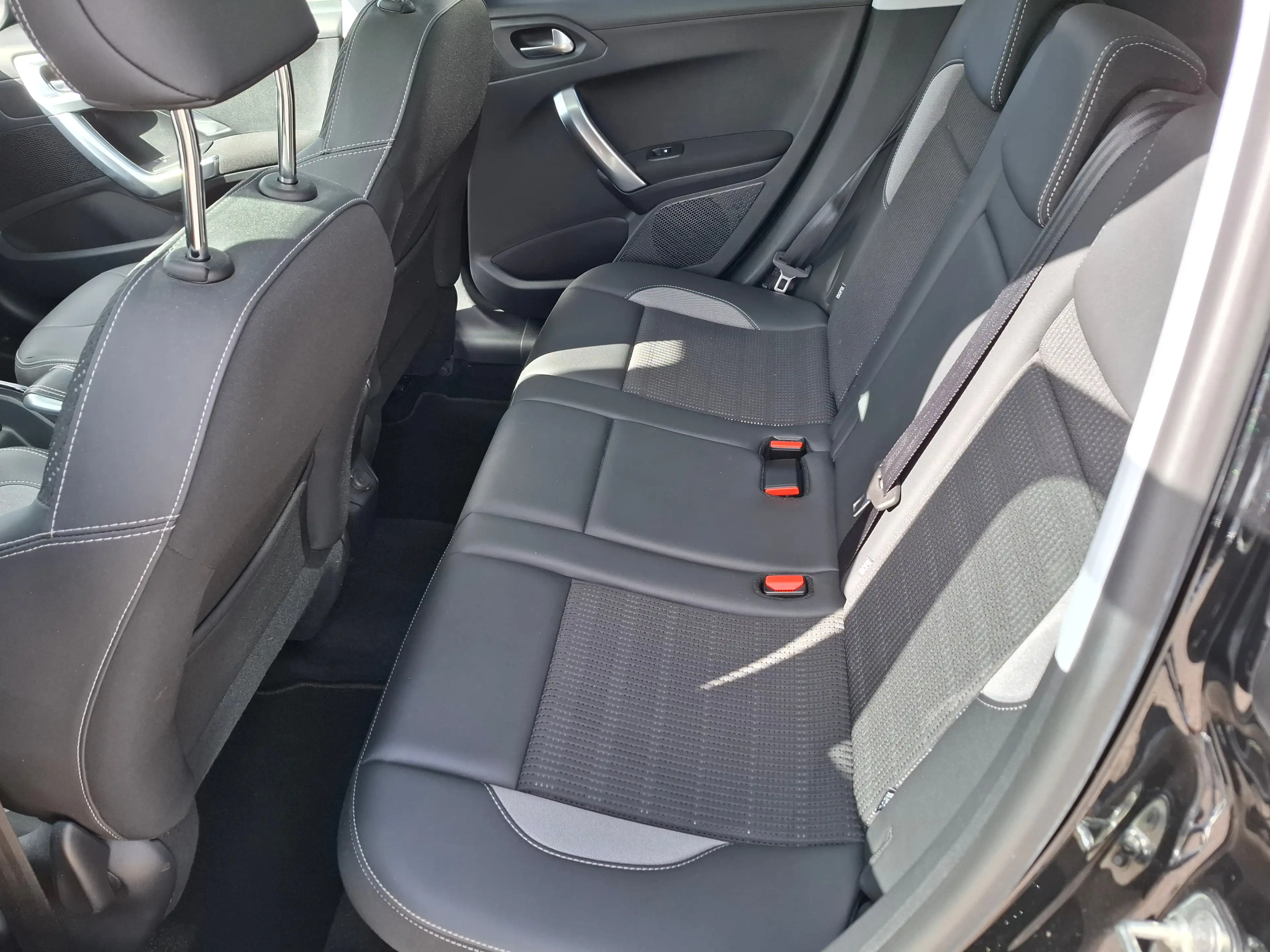 Peugeot 2008 1.2 Allure 110 PK | Achteropkomend verkeer waarsch — photo 16