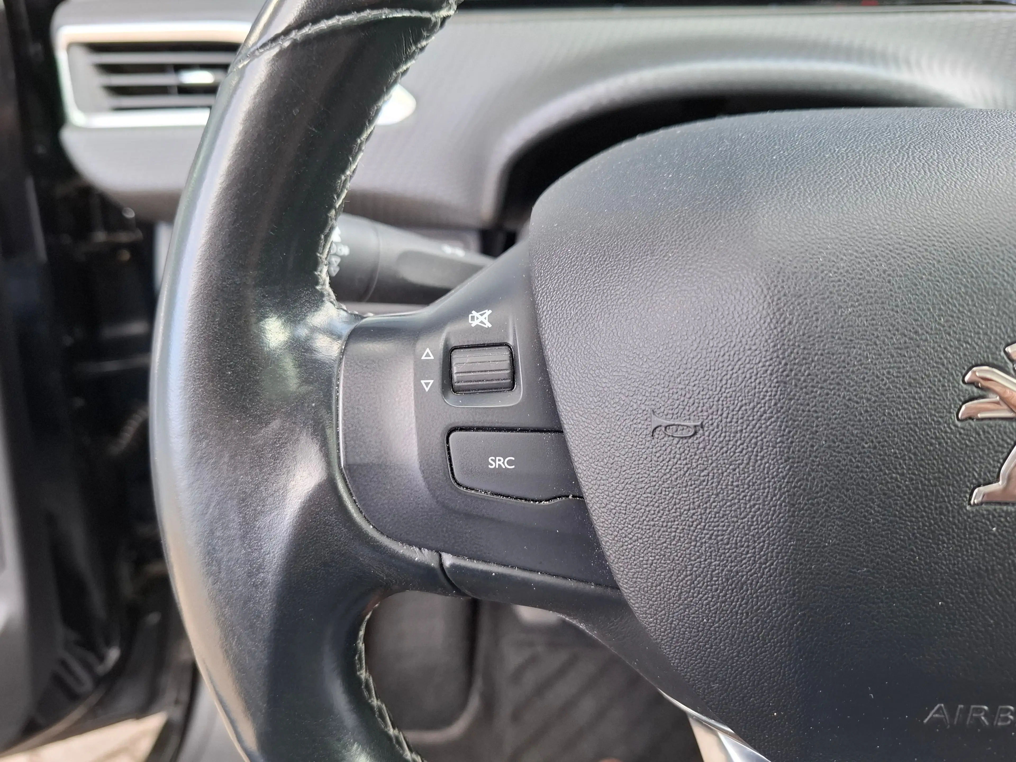Peugeot 2008 1.2 Allure 110 PK | Achteropkomend verkeer waarsch — photo 9