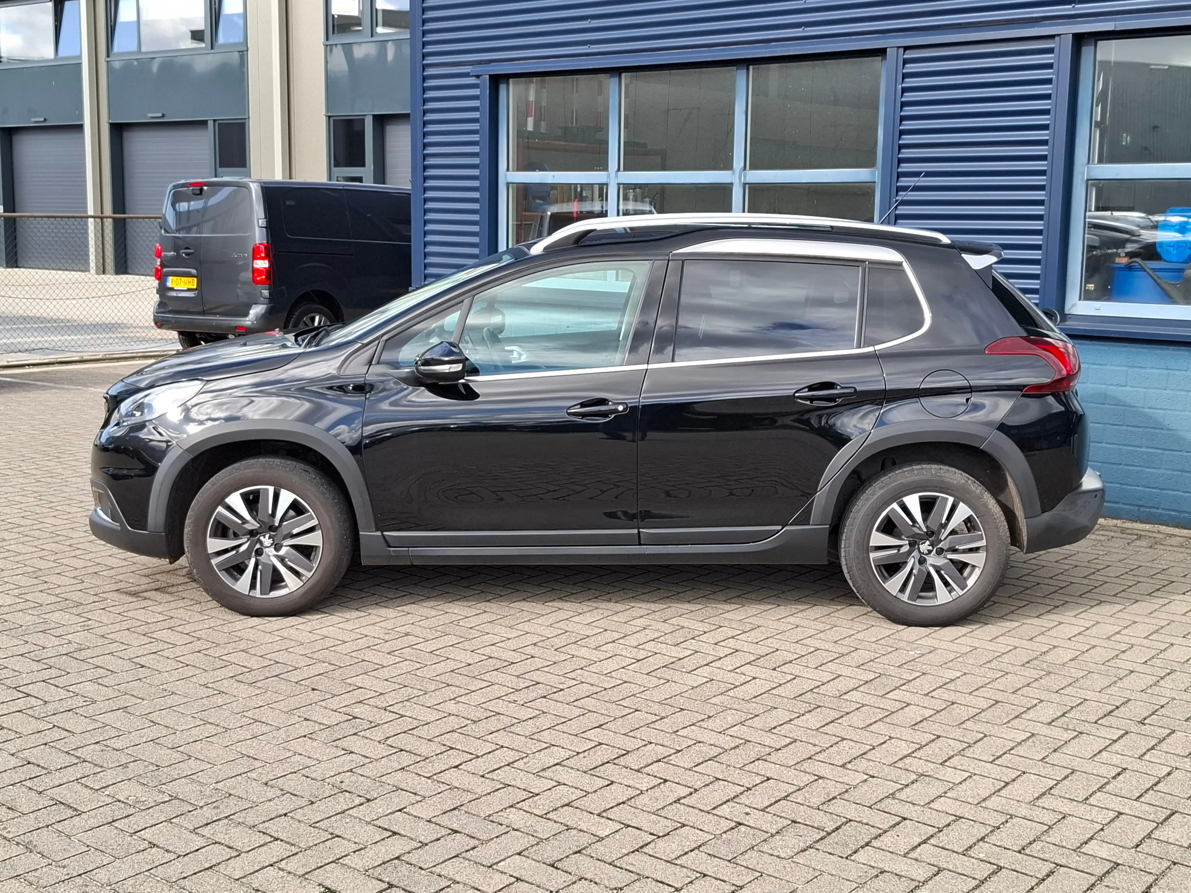 Peugeot 2008 1.2 Allure 110 PK | Achteropkomend verkeer waarsch — photo 2